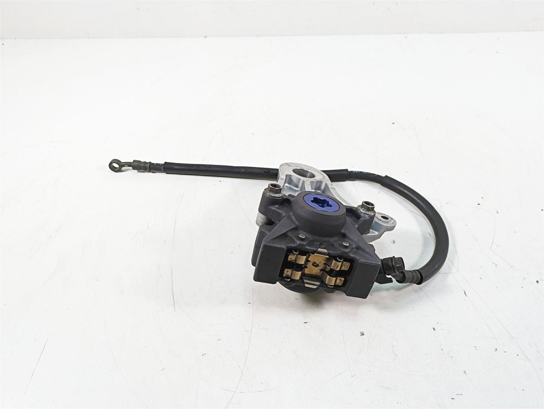 2002 Yamaha FZ1 FZS1000 Fazer Rear Brake Caliper + Line 5LV-2580W-00-00 {{ shop.shopifyCountryName }} - Mototech271