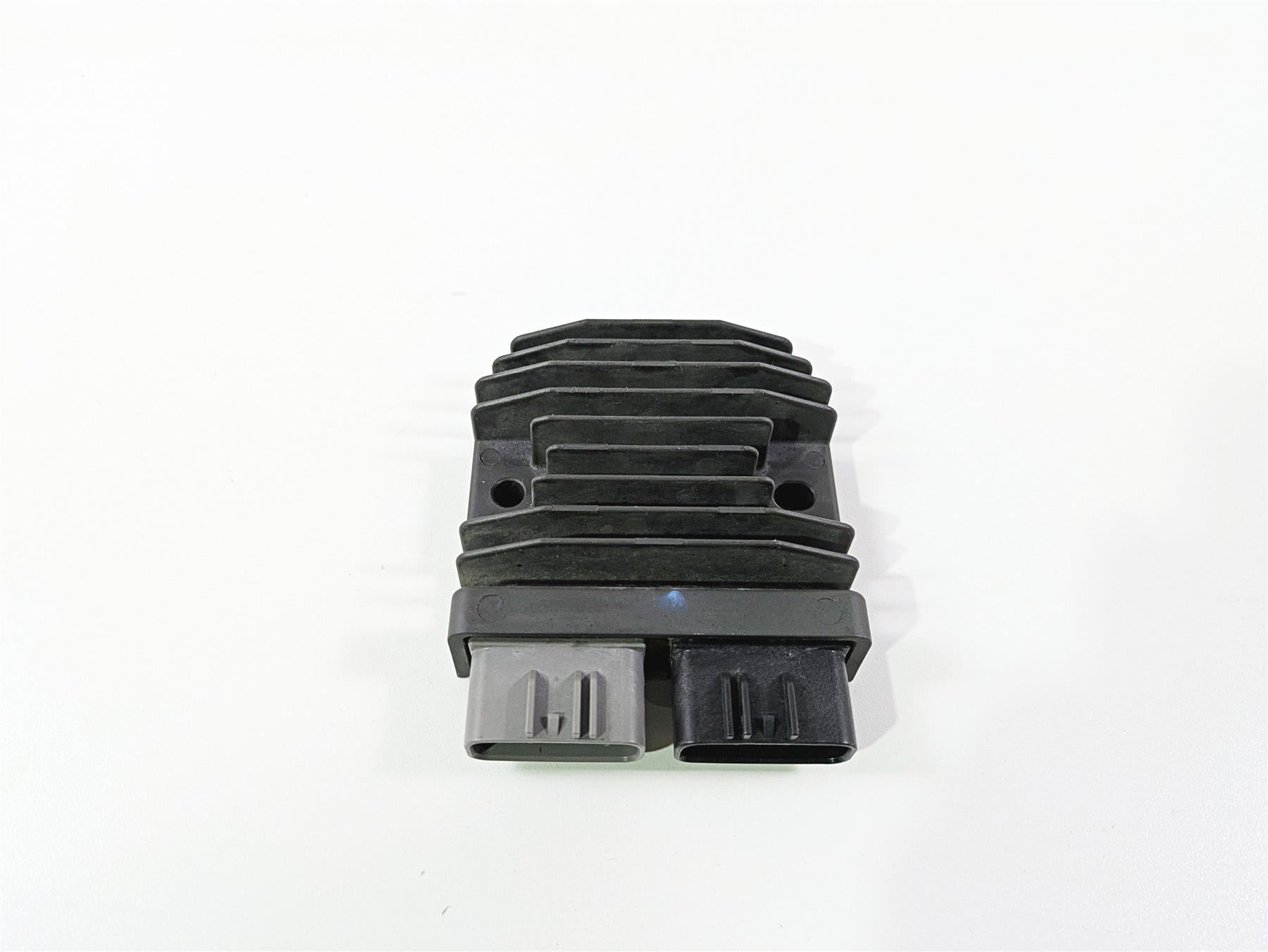 2024 Triumph Tiger 900 GT Rectifier Voltage Regulator FH027AA T1300675 {{ shop.shopifyCountryName }} - Mototech271