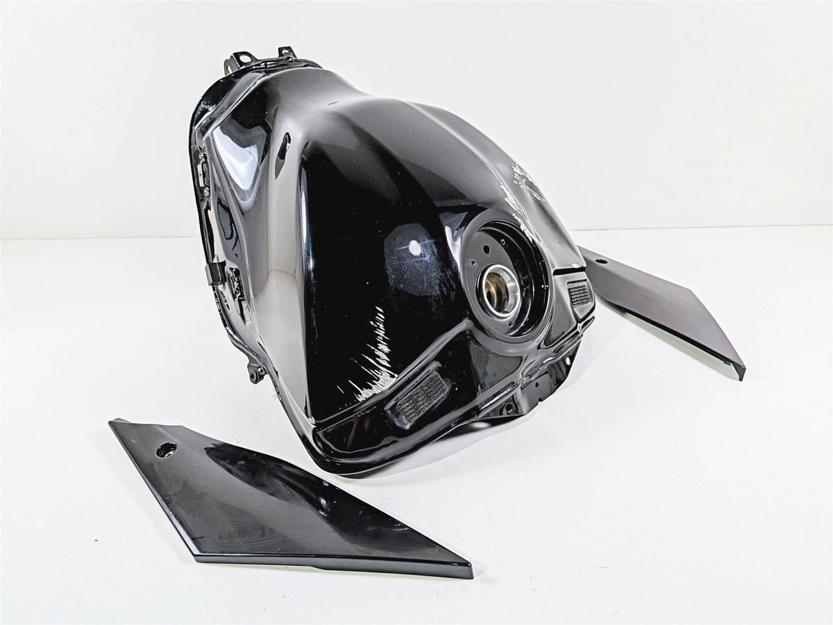 2024 Yamaha YZF R1 RN65 Fuel Gas Petrol Tank + Side Covers 2CR-YK241-10 {{ shop.shopifyCountryName }} - Mototech271
