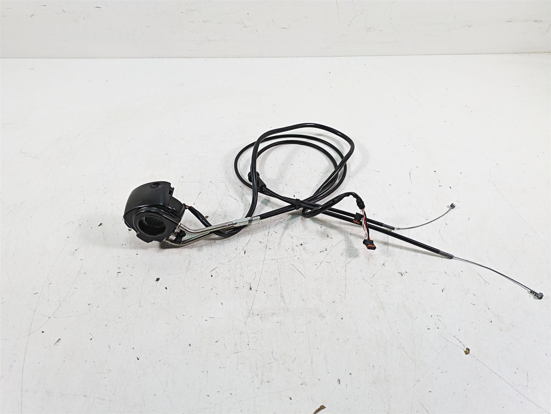 2017 Harley XL883 N Sportster Iron Right Start Stop Control Switch 71500118 {{ shop.shopifyCountryName }} - Mototech271