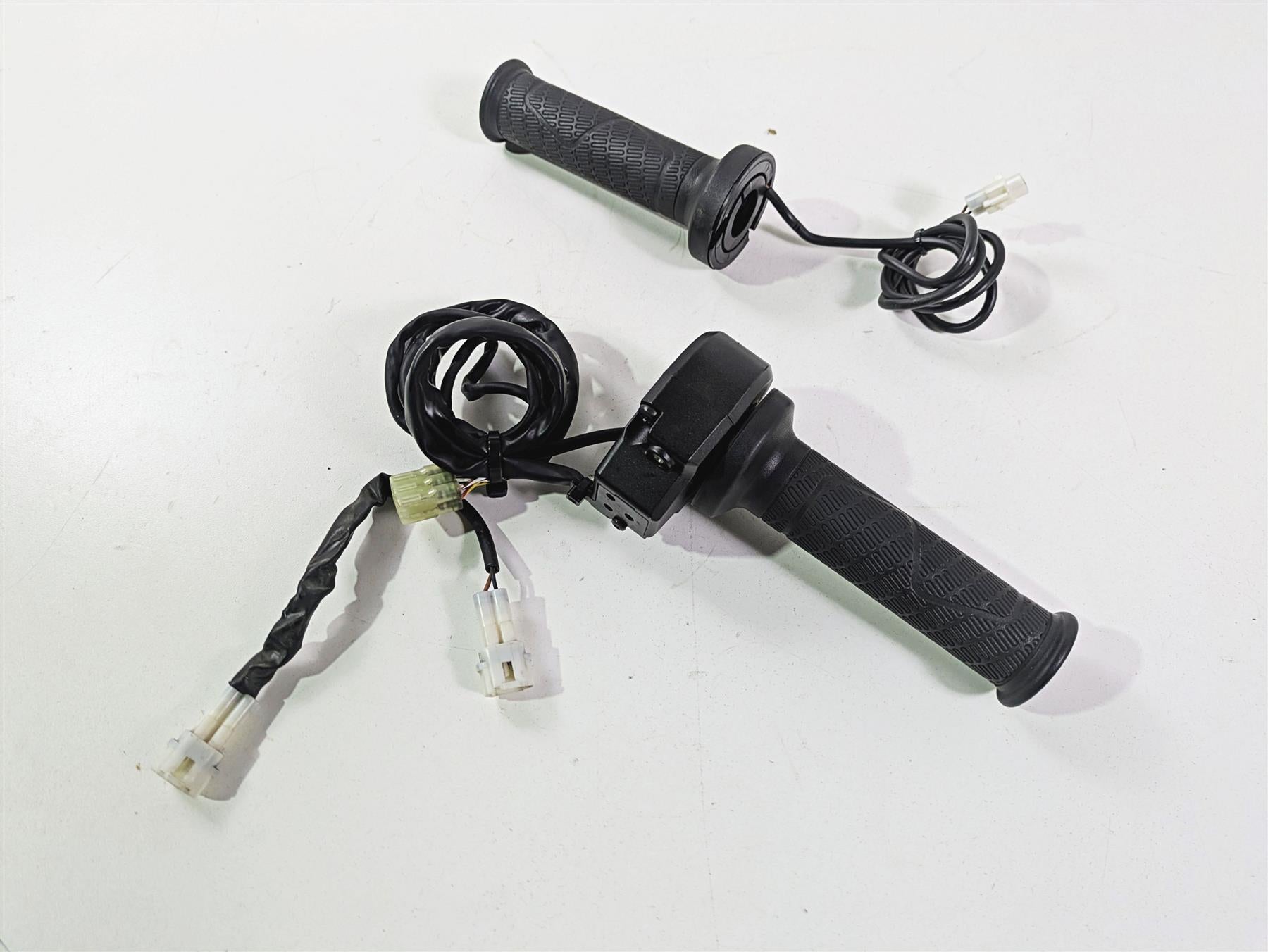 2018 KTM 1290 Super Duke R Ride By Wire E-Throttle Grip Set 60711012000 {{ shop.shopifyCountryName }} - Mototech271