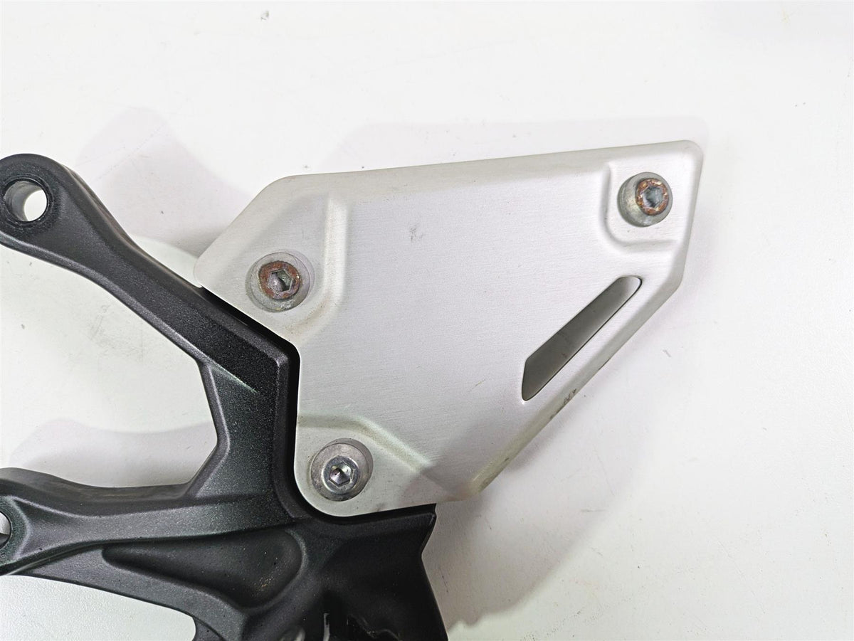 2020 Kawasaki Z900 ZR900 Left Front Foot Peg & Mount 35063-1399-18R {{ shop.shopifyCountryName }} - Mototech271