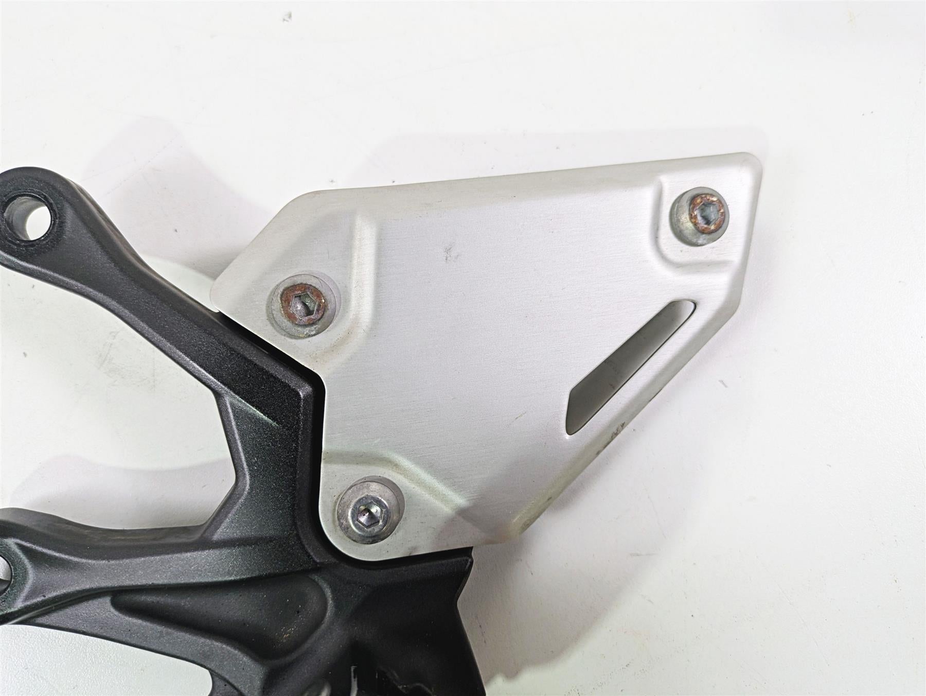 2020 Kawasaki Z900 ZR900 Left Front Foot Peg & Mount 35063-1399-18R {{ shop.shopifyCountryName }} - Mototech271