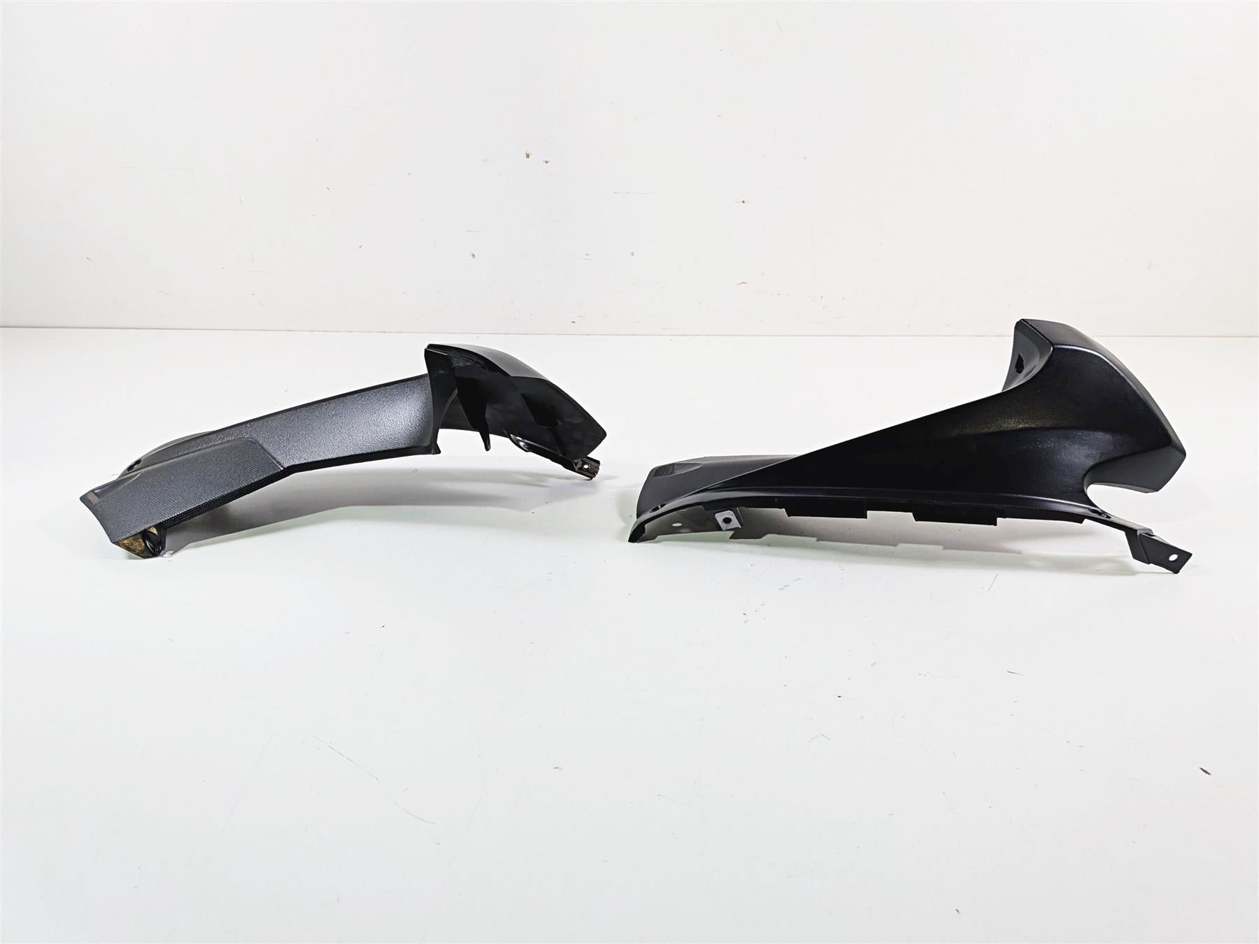 2018 Aprilia RSV4 RR Air Intake Cover Fairing Set 2B001541000XN6 2B001540000XN6 {{ shop.shopifyCountryName }} - Mototech271