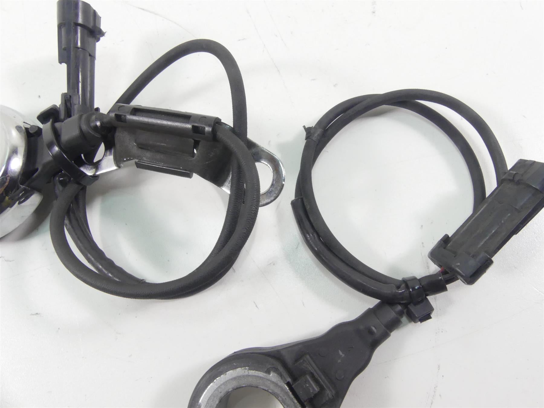 2009 Harley FLHTCU SE4 CVO E-Glide Abs Brake Wheel Speed Sensor Set 40614-08 {{ shop.shopifyCountryName }} - Mototech271