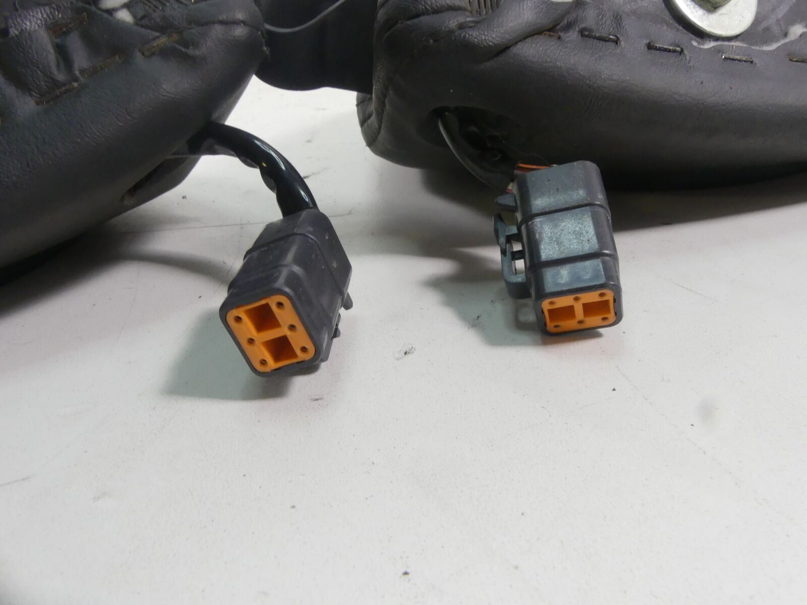 2006 Harley Touring FLHTCU SE CVO Rear Left Right Speakers Speaker Set 76349-06 {{ shop.shopifyCountryName }} - Mototech271