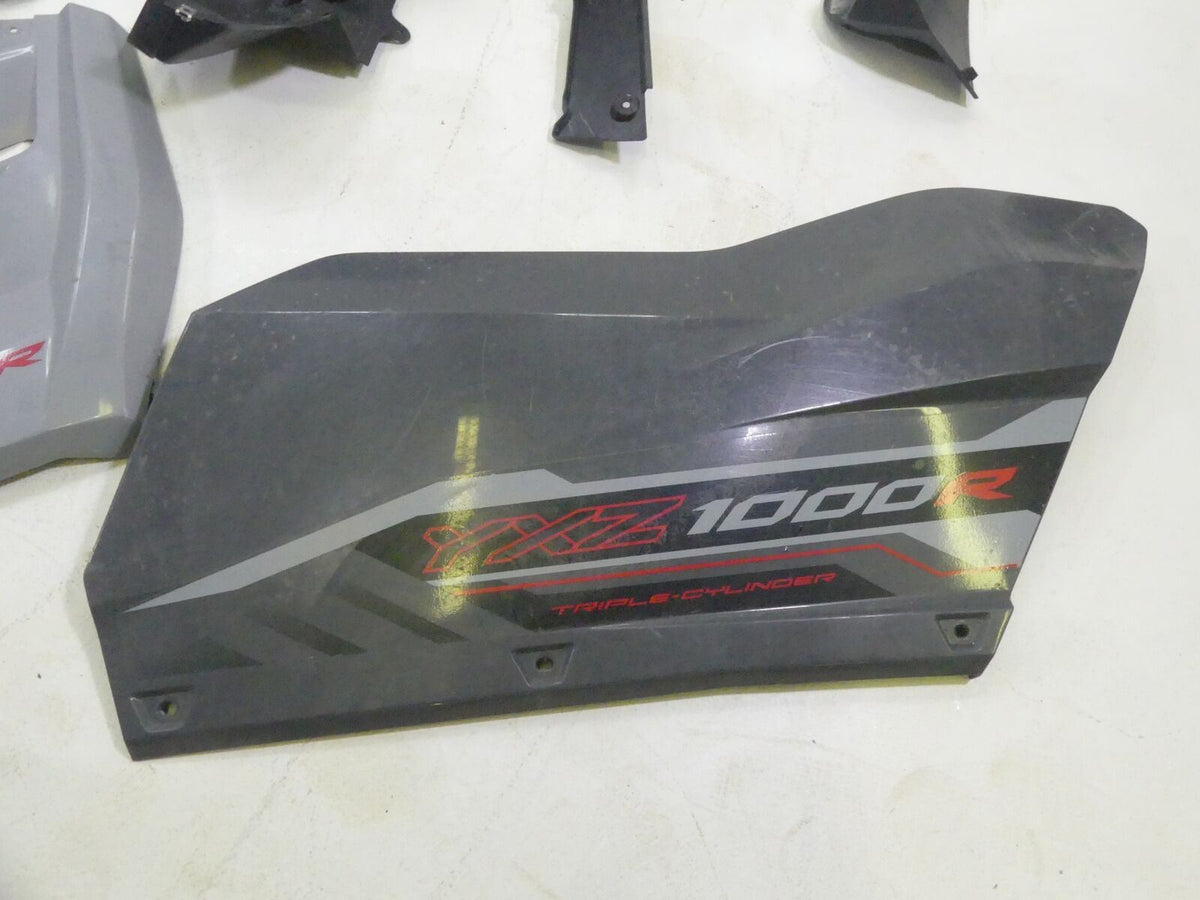 2018 Yamaha YXZ1000 R EPS Body Fairing Fuel Tank Door Cover Set 2HC-F4110-00-00 {{ shop.shopifyCountryName }} - Mototech271