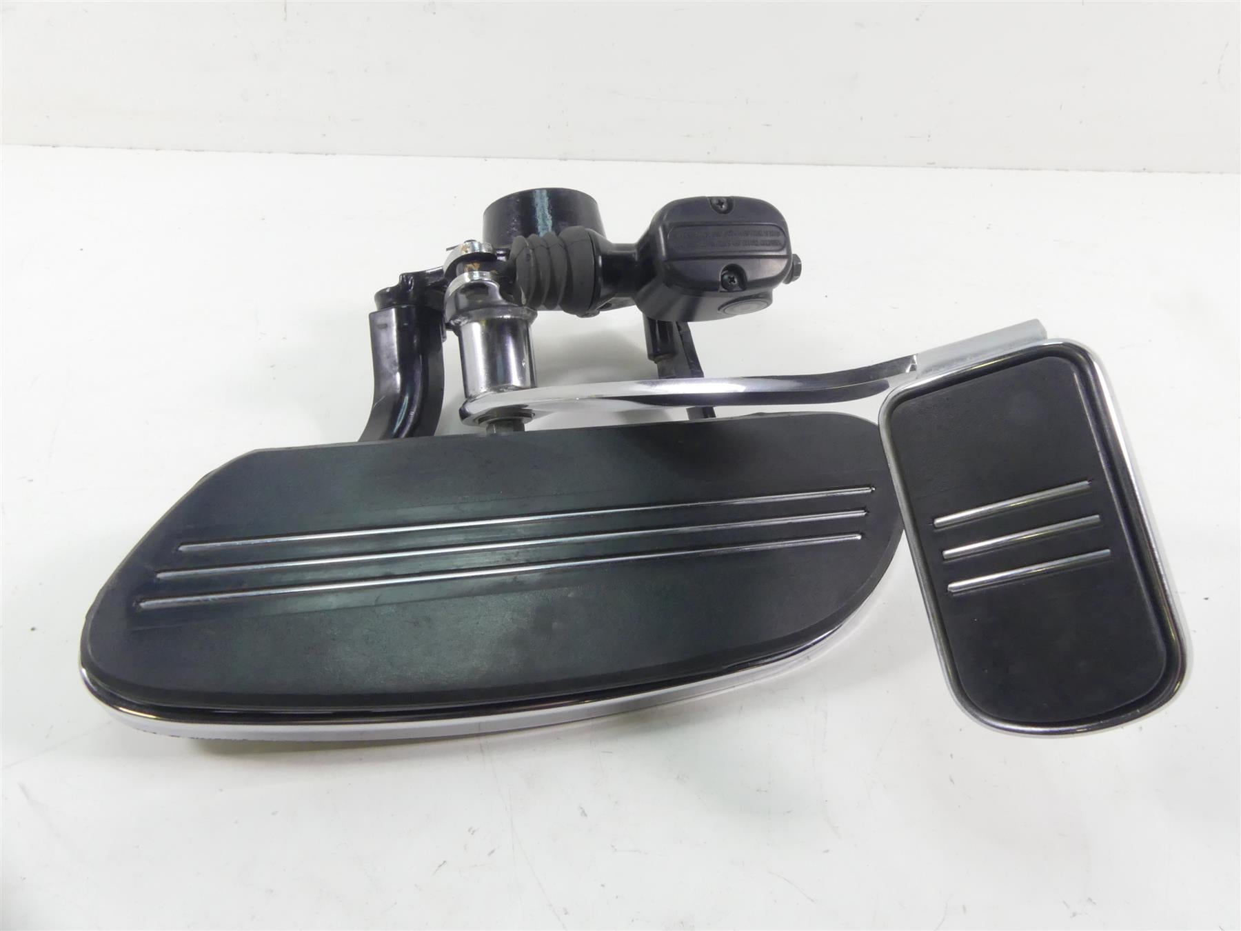 2014 Harley Touring FLHXS Street Glide Sp Right Front Rider Floor Board 50518-09 {{ shop.shopifyCountryName }} - Mototech271