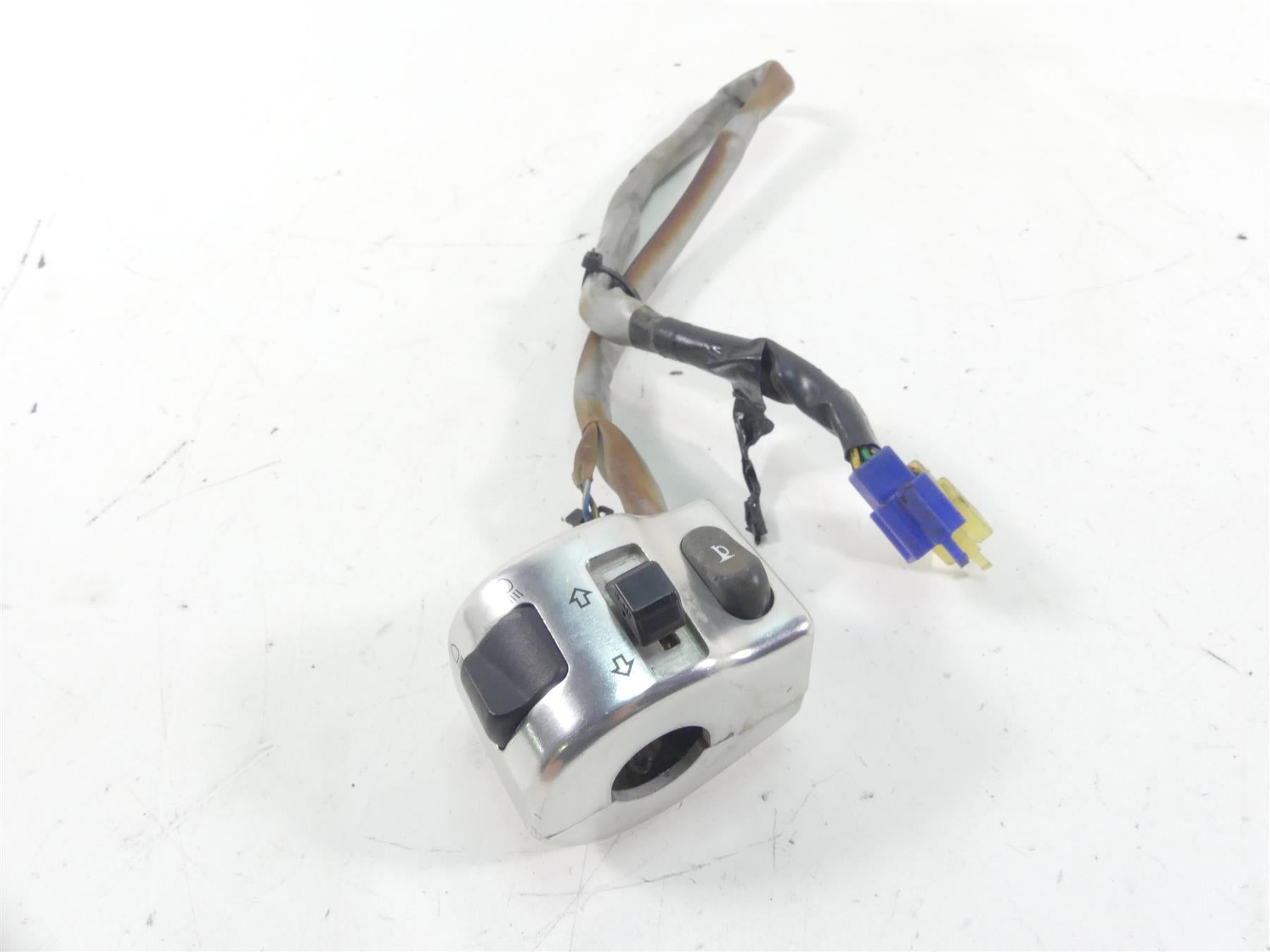 2001 Yamaha XV1600 Road Star Left Hand Turn Signal Control Switch 5BN-83973-00 {{ shop.shopifyCountryName }} - Mototech271