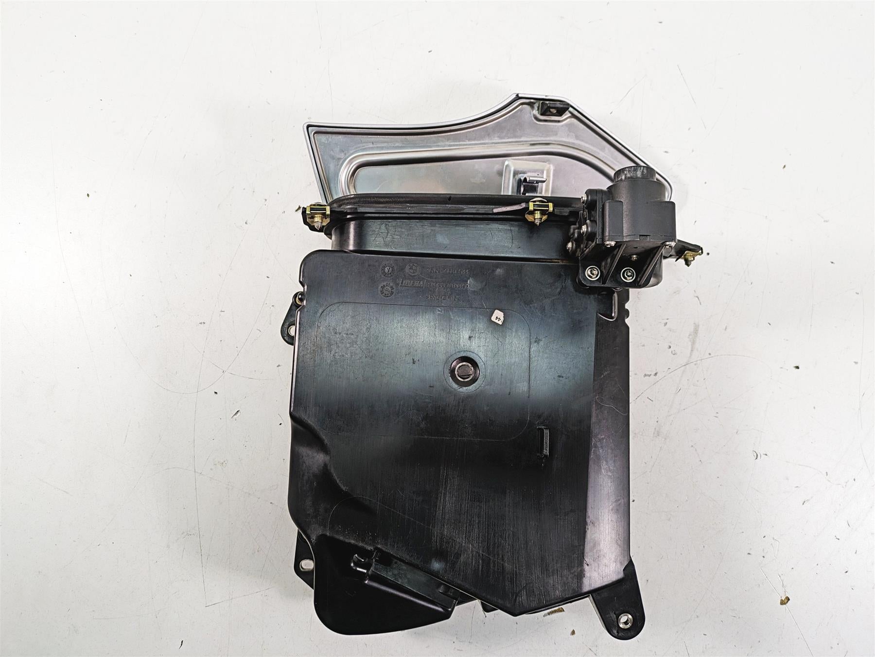2007 BMW R1200RT K26 Right Glove Box & Titan Silver Lid 46637681544 {{ shop.shopifyCountryName }} - Mototech271