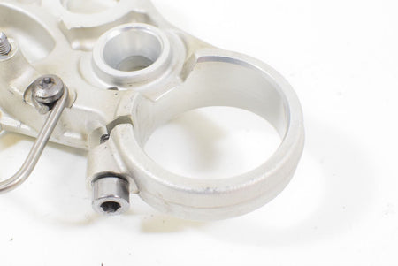 2011 Triumph Speed Triple 1050 Upper Triple Tree Steering Clamp T2040557 {{ shop.shopifyCountryName }} - Mototech271