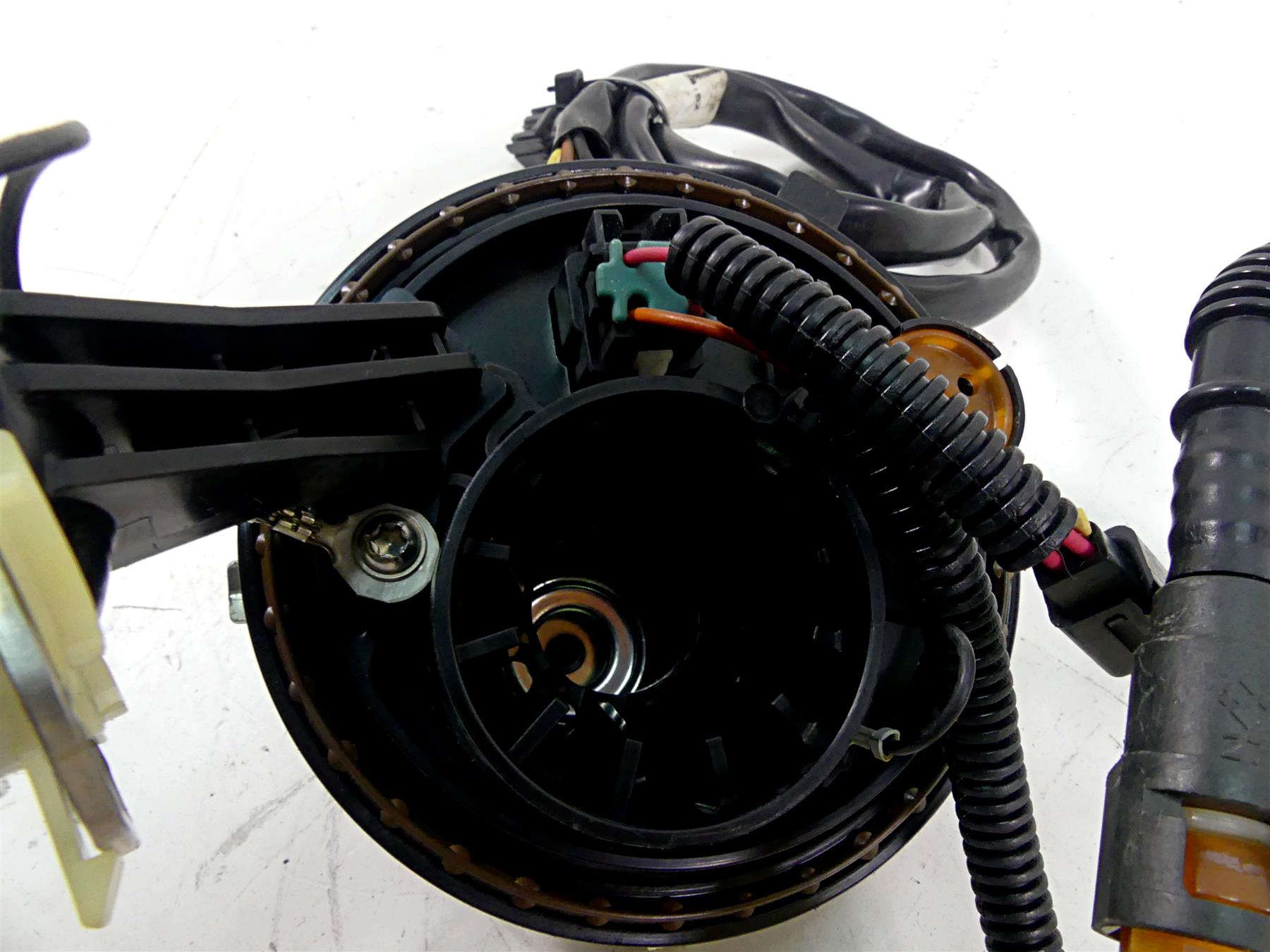 2008 Harley Touring FLHX Street Glide Fuel Gas Petrol Pump - Tested 75069-08D {{ shop.shopifyCountryName }} - Mototech271