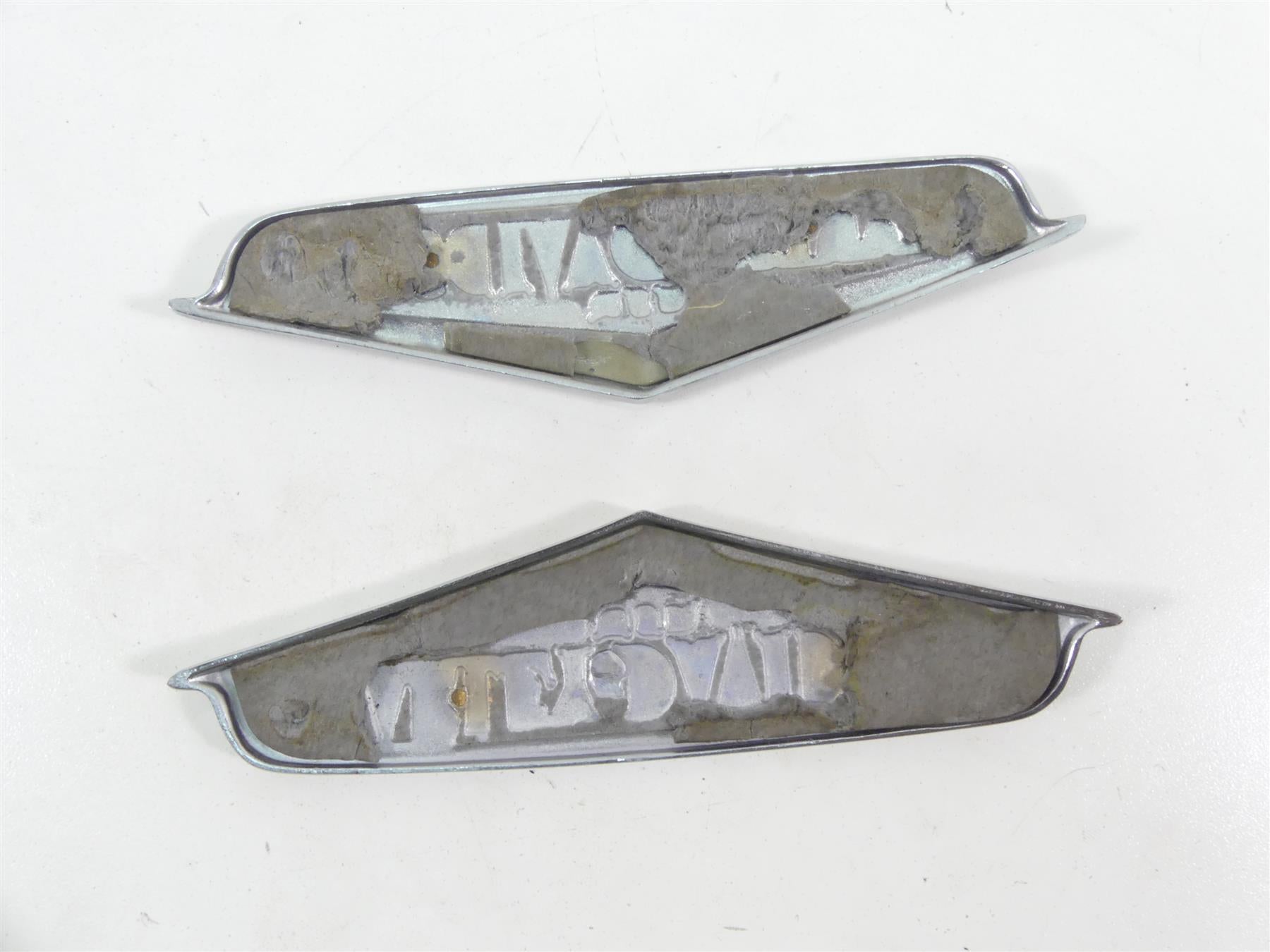 2001 Harley Touring FLHRCI Road King Fuel Gas Petrol Tank Emblems 62097-98 {{ shop.shopifyCountryName }} - Mototech271