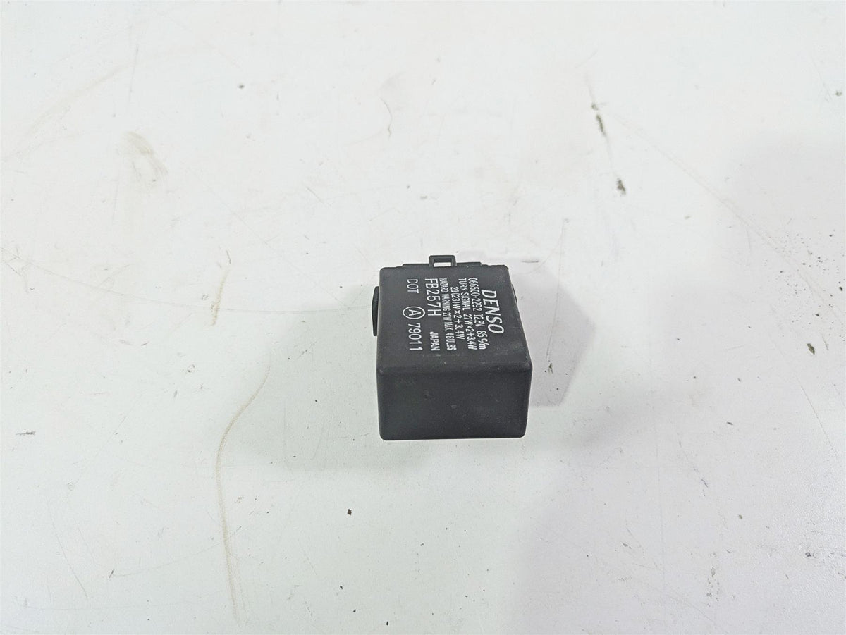 2006 Yamaha XVS650 V-Star Classic Turn Signal Flasher Relay 2UJ-83350-01-00 {{ shop.shopifyCountryName }} - Mototech271