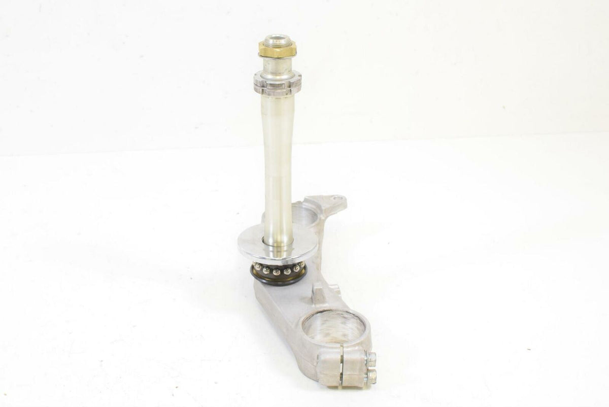 2005 Suzuki GSX1300 R Hayabusa Lower Triple Tree Steering Yoke 51410-24F30 {{ shop.shopifyCountryName }} - Mototech271