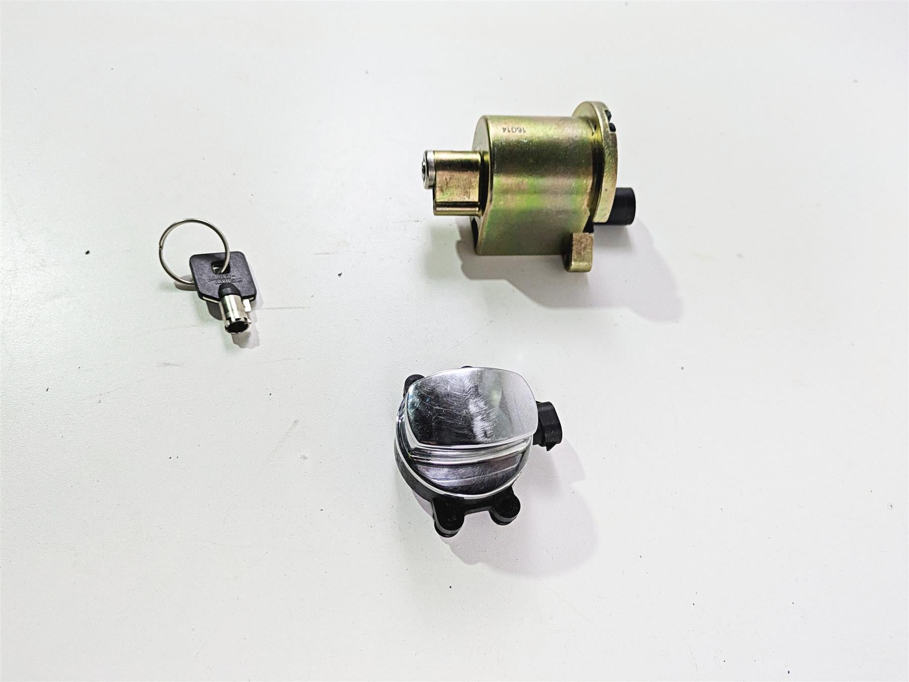 2016 Harley Touring FLHR Road King Ignition Switch Key Lock Set 71400010A {{ shop.shopifyCountryName }} - Mototech271