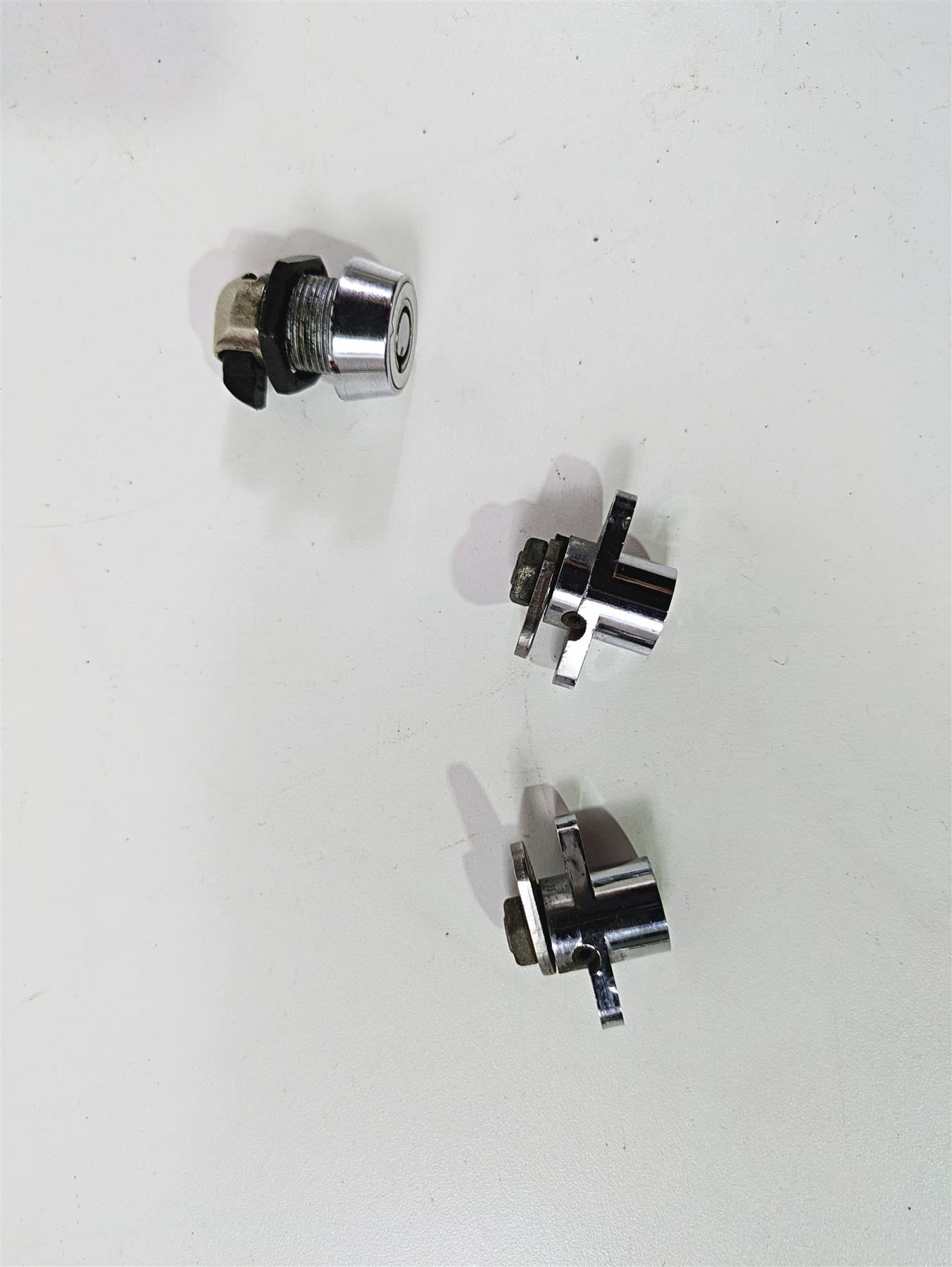 2010 Harley Touring FLHTK Electra Glide Ignition Switch Key Lock Set 71572-06 {{ shop.shopifyCountryName }} - Mototech271