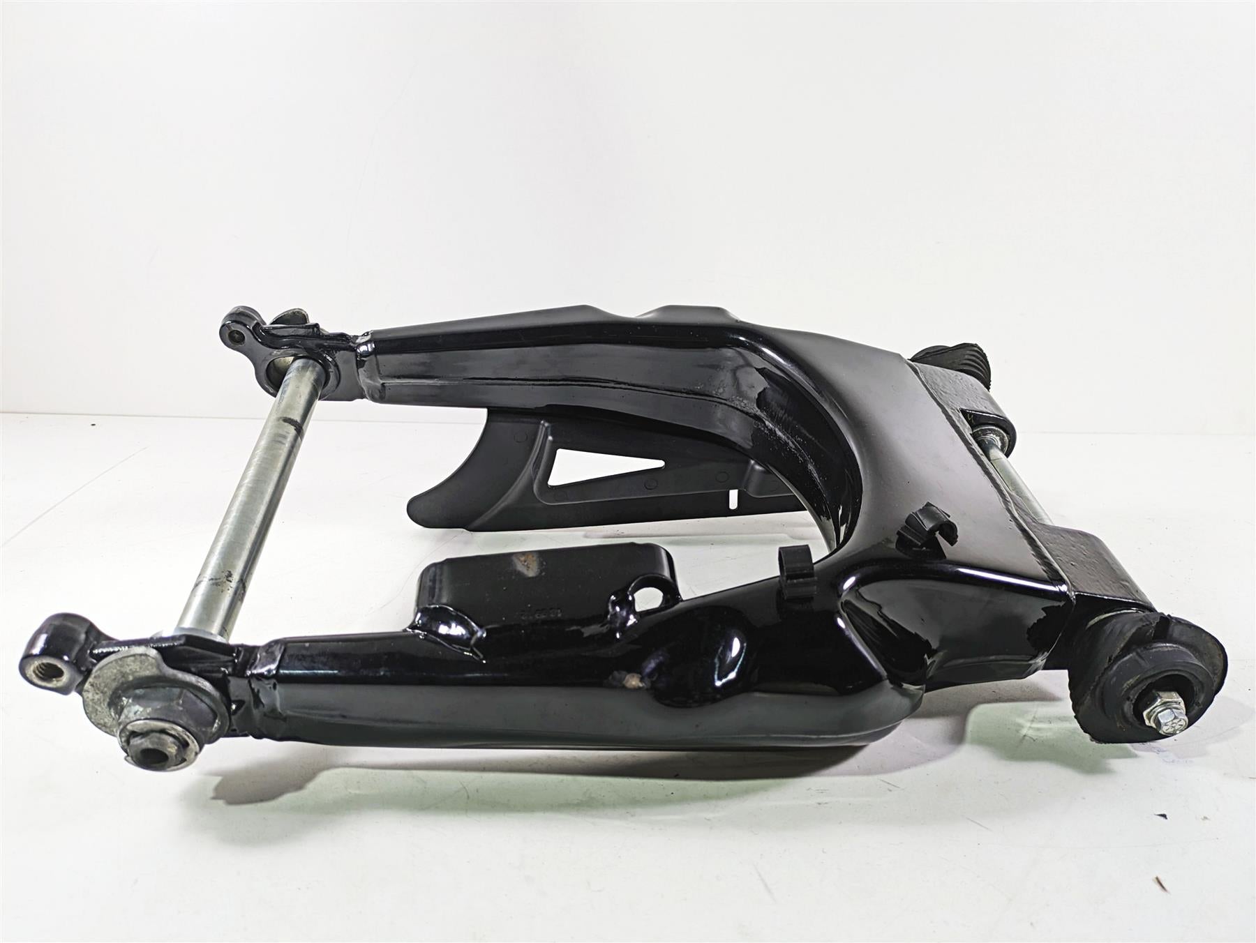 2020 Harley Touring FLHT Electra Glide Swingarm Swing Arm + Axle 47549-09A | Mototech271