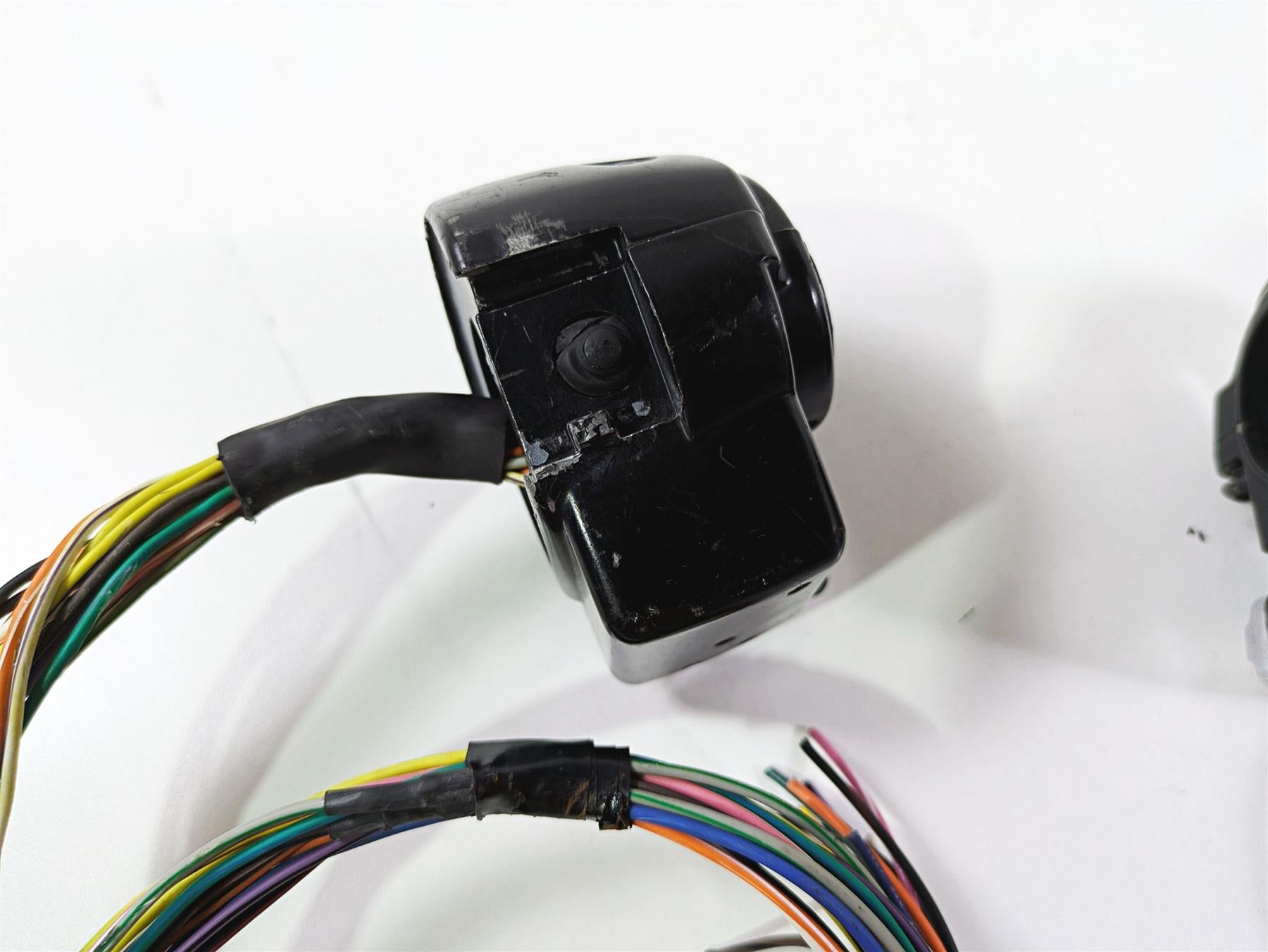 2010 Harley Touring FLHTK Electra Glide Hand Control Switch Set 12" 71682-06A {{ shop.shopifyCountryName }} - Mototech271