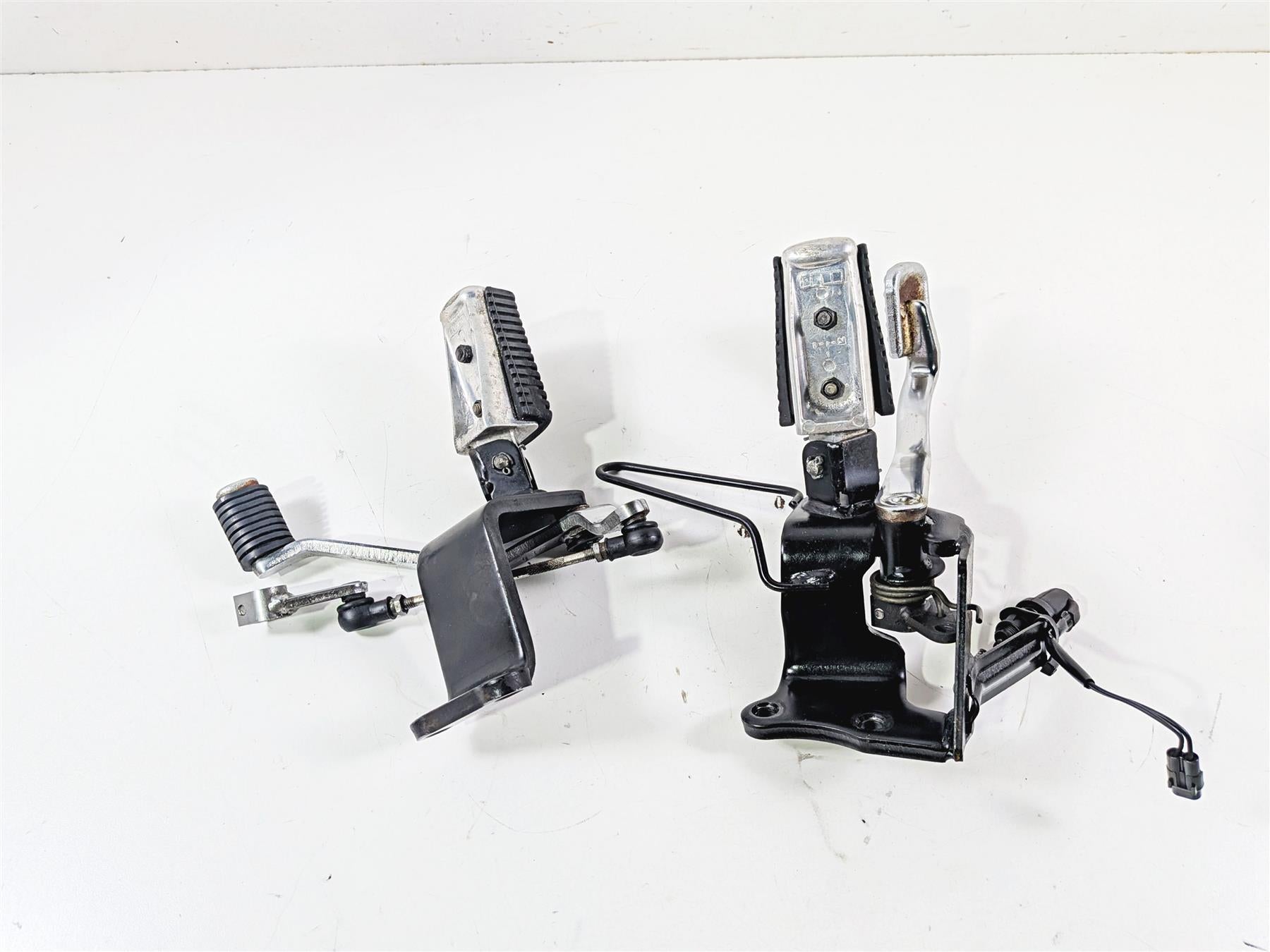 2007 Yamaha XVS1100 V-Star Custom Front Footpegs & Foot Lever Set 5EL-27410-00 {{ shop.shopifyCountryName }} - Mototech271