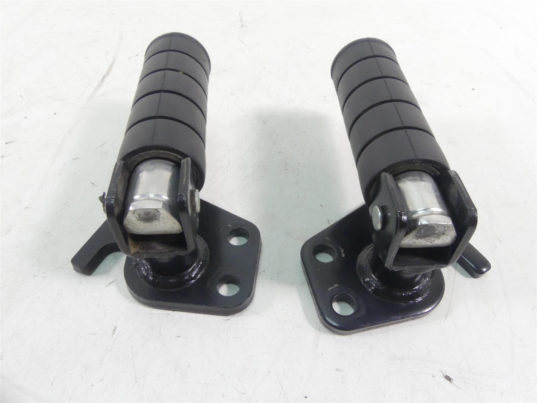 2002 Yamaha XVS1100 V-Star Rear Passenger Footpeg Foot Rest Set 5EL-27430-00-00 {{ shop.shopifyCountryName }} - Mototech271