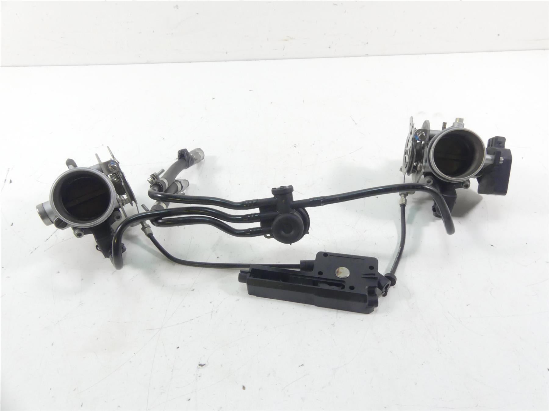 2003 BMW R1150 GS R21 Throttle Body Set & Junction Box 13541342495 13541342496 {{ shop.shopifyCountryName }} - Mototech271