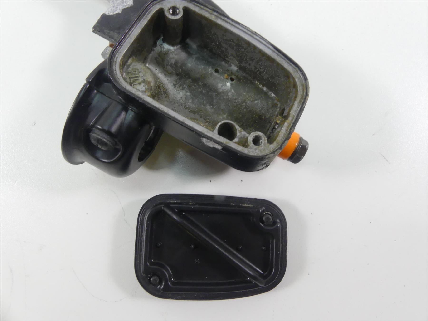 2006 Harley VRSCD Night Rod Clutch Master Cylinder + Lever 11/16" 39000-08A {{ shop.shopifyCountryName }} - Mototech271