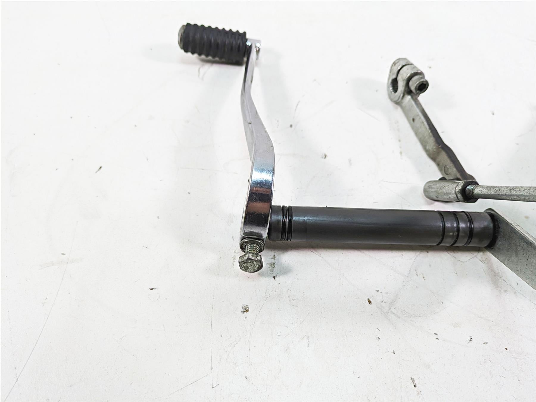 2005 Harley Dyna FXDL Low Rider Left Front Footpeg & Shifter Mid -Read 50639-90A {{ shop.shopifyCountryName }} - Mototech271