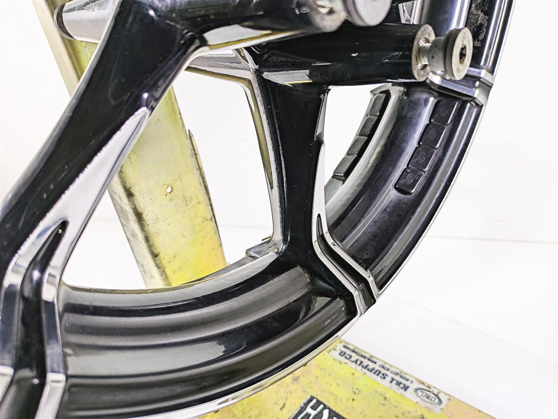 2017 Harley Touring FLHTKSE CVO E-Glide 17x3 Front Wheel 7-Spk Slicer 43300441 {{ shop.shopifyCountryName }} - Mototech271