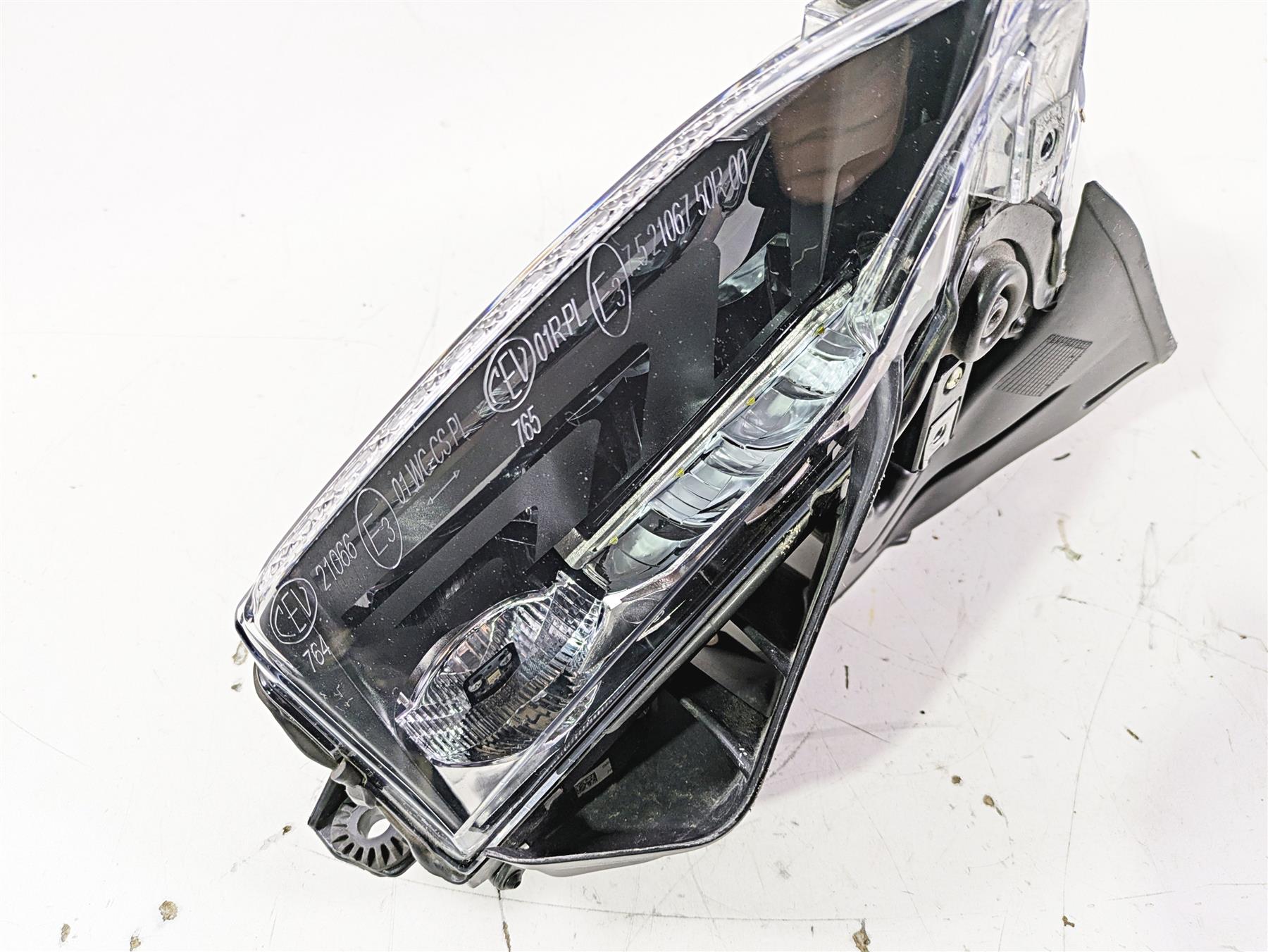 2015 Ducati Panigale 1299 S Headlight Head Light Lamp 52010341B {{ shop.shopifyCountryName }} - Mototech271