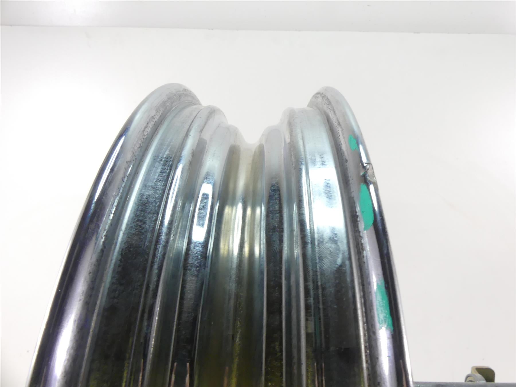 2007 Harley Touring FLHR SE CVO Road King Front Wheel 18x3.5 - Read 44612-07 {{ shop.shopifyCountryName }} - Mototech271