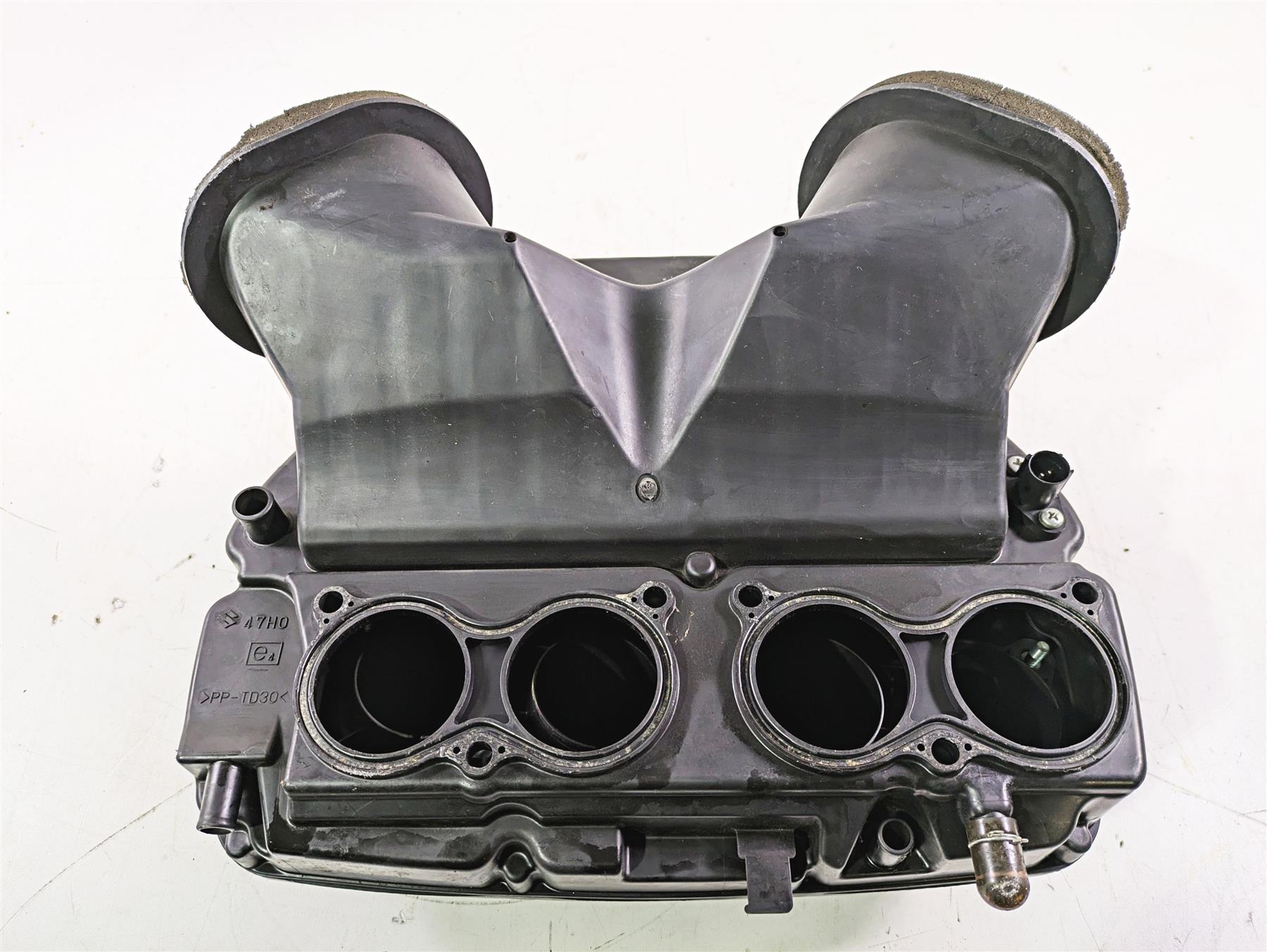 2016 Suzuki GSXR1000 Air Box Cleaner Breather Filter 13720-47H01 13720-47H02 {{ shop.shopifyCountryName }} - Mototech271