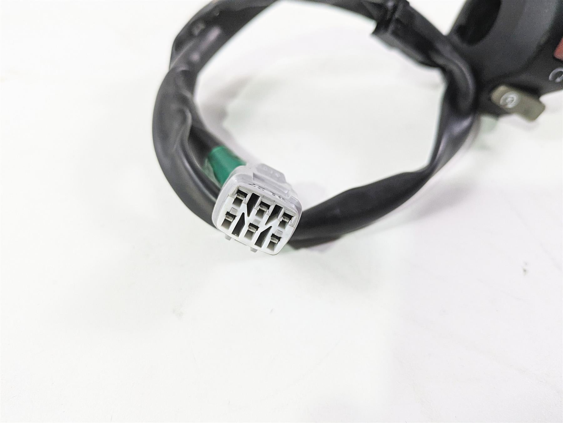 2020 Kawasaki ZX6R ZX636 Ninja Right Hand Control Switch Start Kill 46091-0421 {{ shop.shopifyCountryName }} - Mototech271