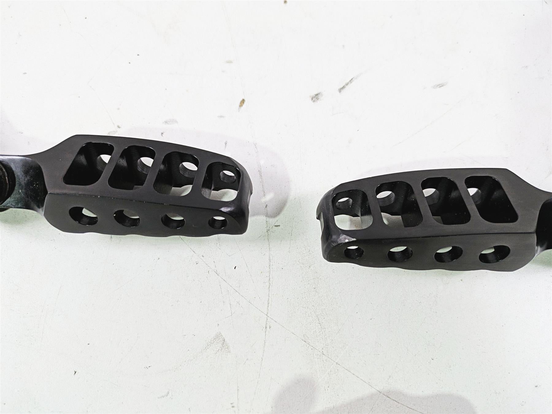 2010 Harley VRSCF Muscle Rod Black Left Right Front Footpeg Rest Set 50274-02B {{ shop.shopifyCountryName }} - Mototech271