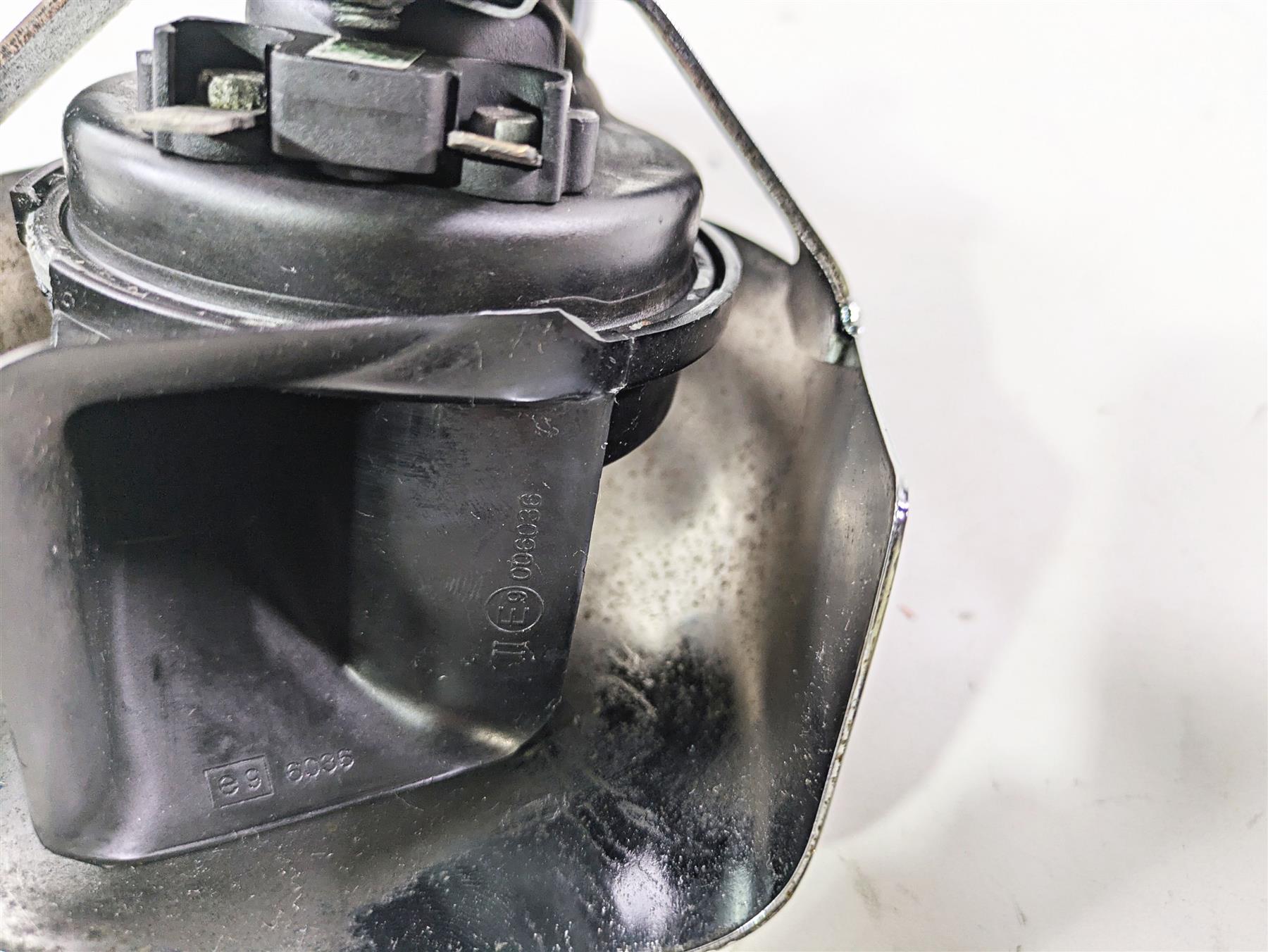2008 Harley Touring FLHTP Electra Glide Horn + Chrome Cover 61300478A {{ shop.shopifyCountryName }} - Mototech271