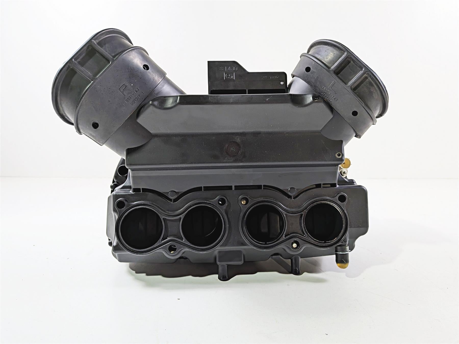 2024 Suzuki GSXR 600 Air Box Cleaner Breather Filter 13720-14J01 {{ shop.shopifyCountryName }} - Mototech271