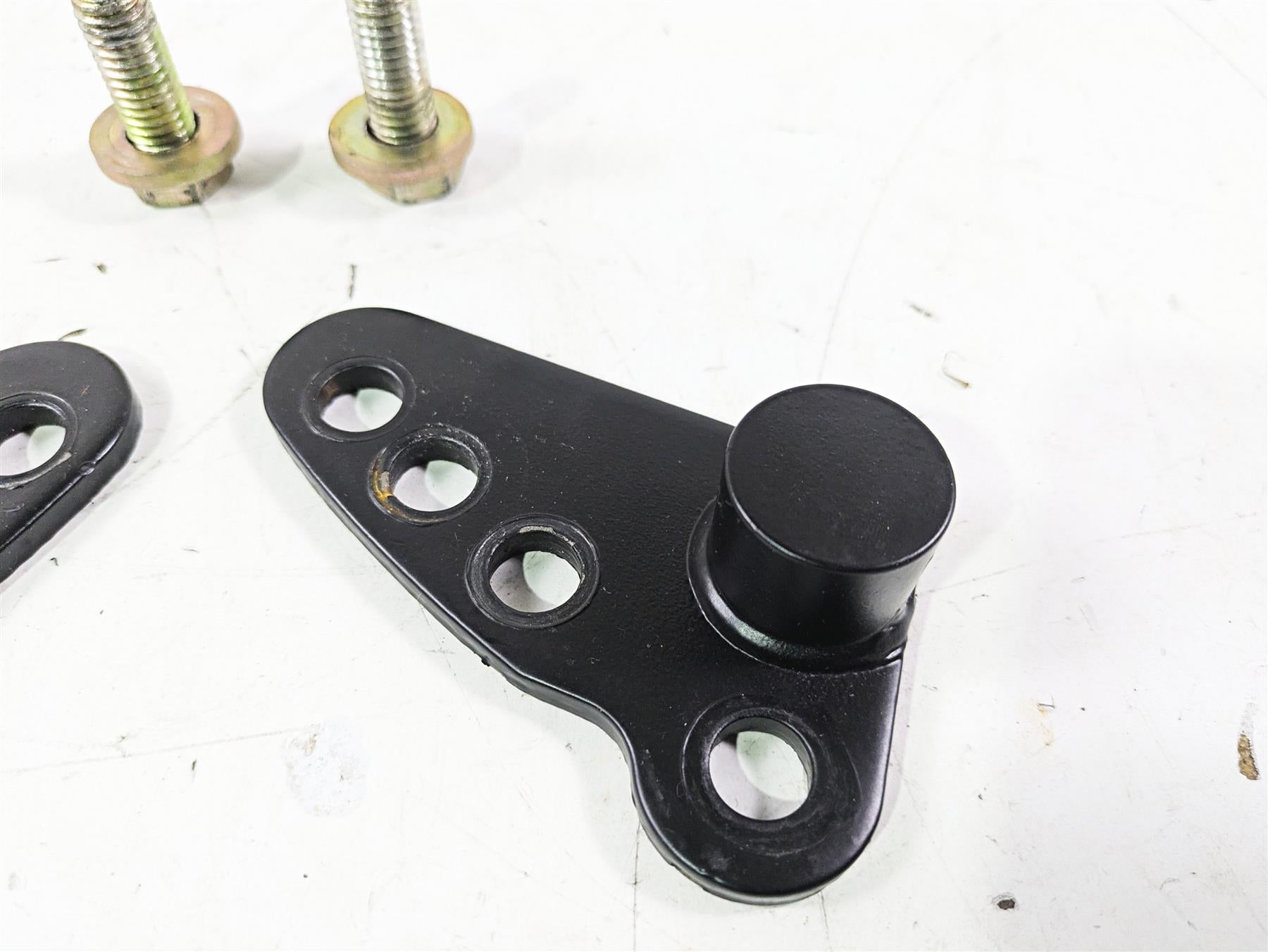 2007 Harley Touring FLHTCU SE CVO E-Glide Adjustable 1-3" Lowering Bracket Kit {{ shop.shopifyCountryName }} - Mototech271