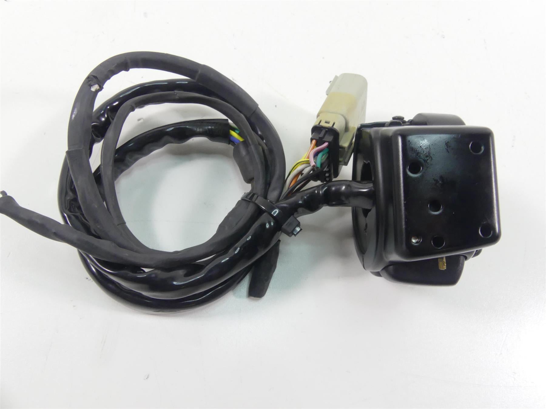 2013 Harley Touring FLHX Street Glide Left Hand Control Switch - Read 71682-06A {{ shop.shopifyCountryName }} - Mototech271