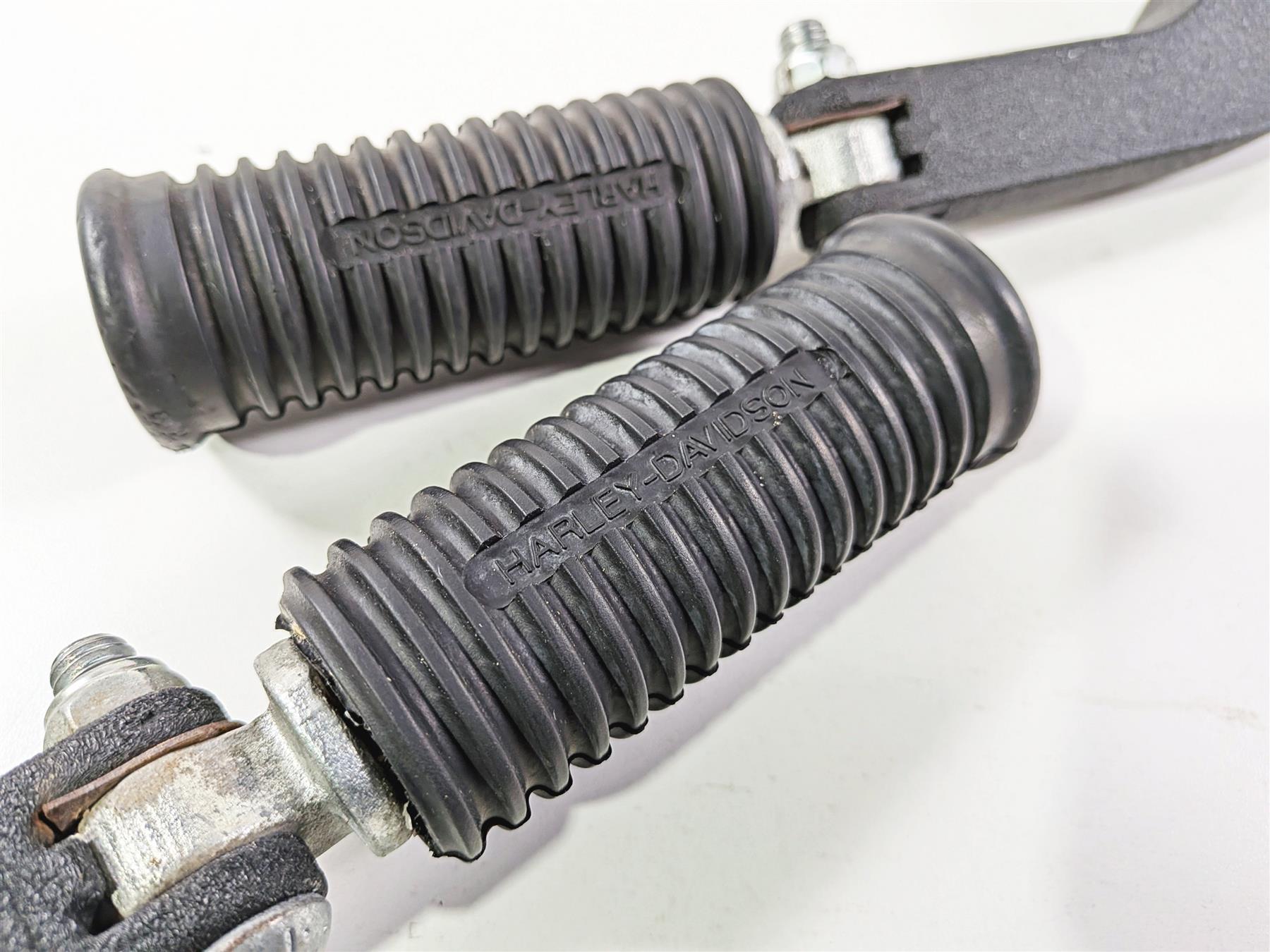 2011 Harley FXDF Dyna Fat Bob Rear Passenger Footpeg Set 49230-06 49224-06A {{ shop.shopifyCountryName }} - Mototech271