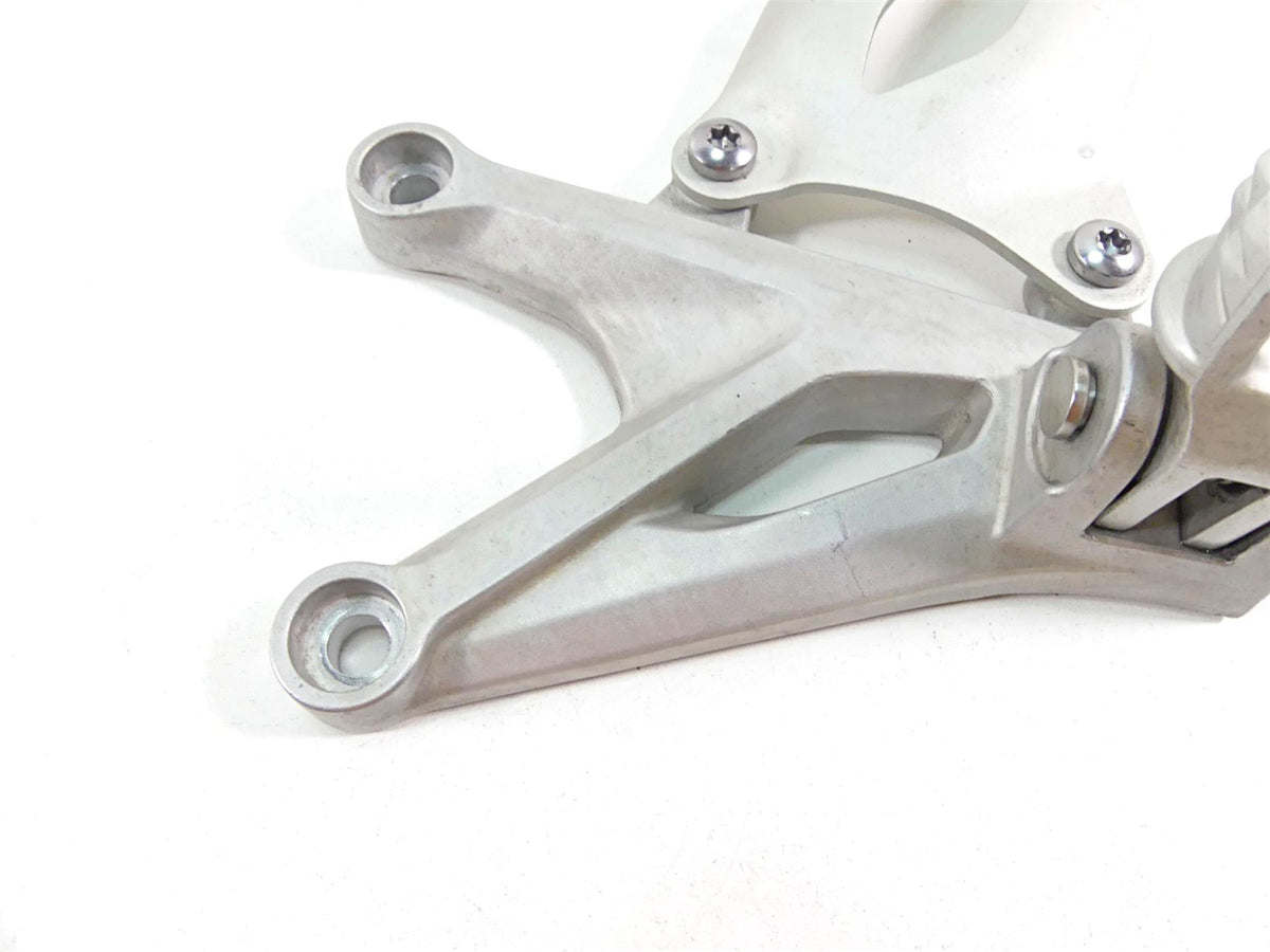 2022 Triumph Speed Triple 1200 RS Front Left Footpeg & Shifter T2082544 T2082910 {{ shop.shopifyCountryName }} - Mototech271