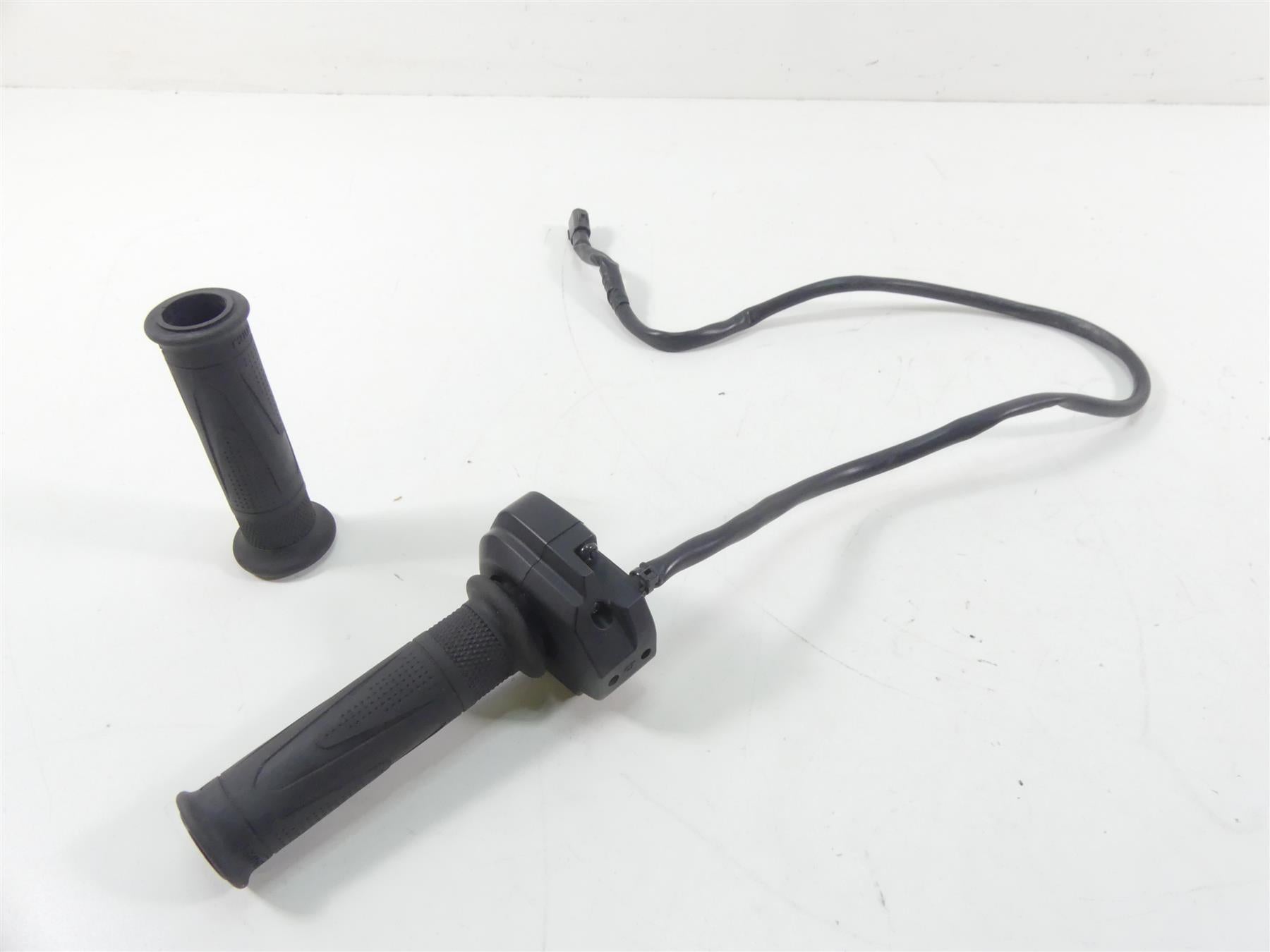 2020 Triumph Speed Triple RS 1050 Ride Fly By Wire Throttle Hand Grip T2042226 {{ shop.shopifyCountryName }} - Mototech271
