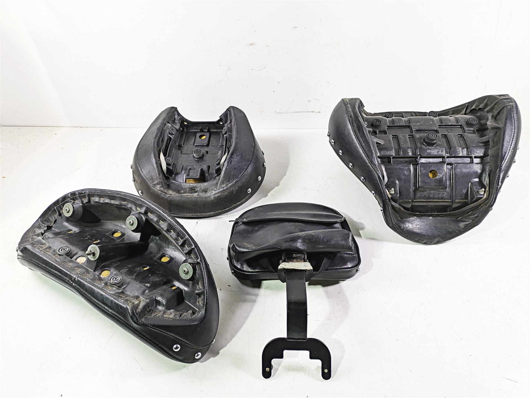 2004 Yamaha XVZ1300 Royal Star Seat Saddle & Back Rest Set 4XY-24710-50-00 {{ shop.shopifyCountryName }} - Mototech271