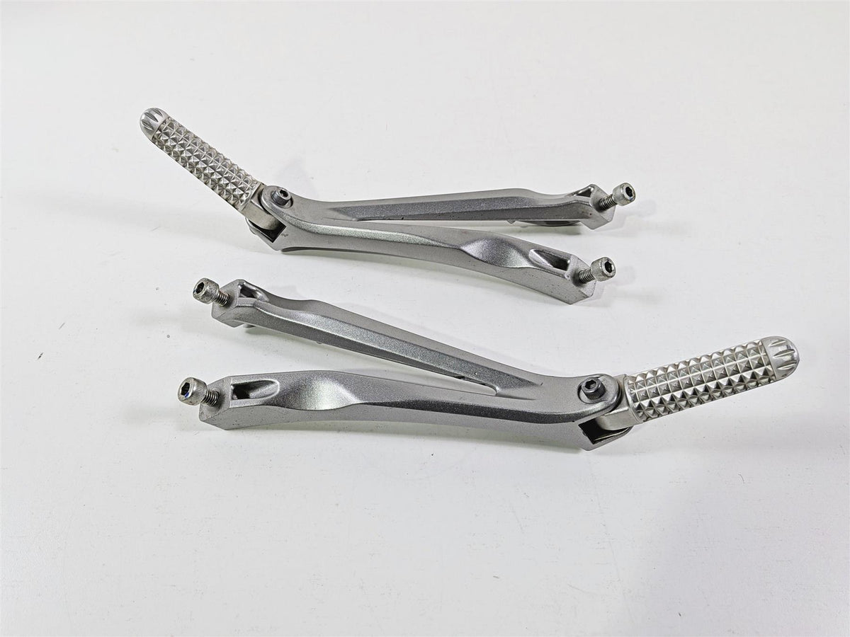 2008 Yamaha YZF R1 RN19 Oem Passenger Foot Peg Rest Set 5VY-2741L-00-00 {{ shop.shopifyCountryName }} - Mototech271