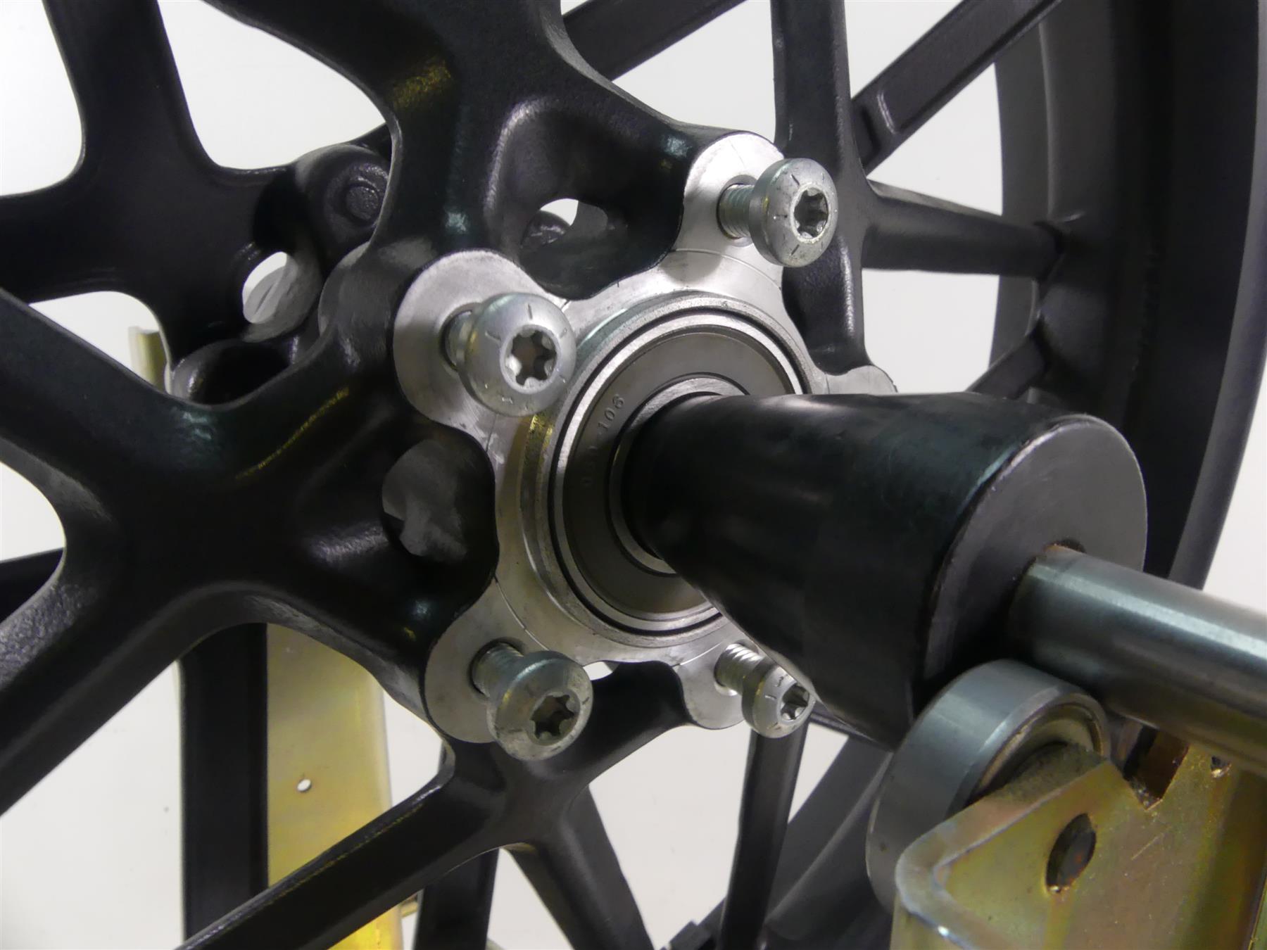 2020 Harley XL1200 CX Sportster Roadster Straight Front 19x3 Wheel Rim 43300416 {{ shop.shopifyCountryName }} - Mototech271