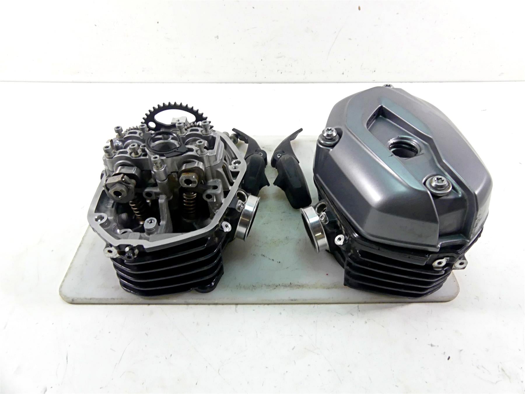 2015 BMW R1200GS GSW K50 Cylinderhead Cylinder Head Set - Read 11128394926 {{ shop.shopifyCountryName }} - Mototech271