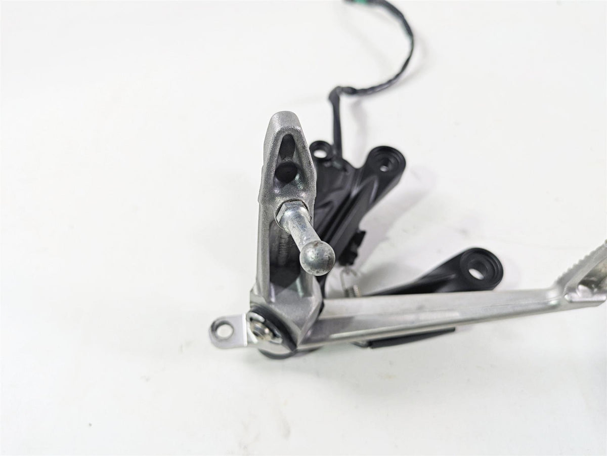 2024 Kawasaki ZX6R ZX636 Ninja Right Footpeg Brake Pedals Set 35063-0590-18R {{ shop.shopifyCountryName }} - Mototech271