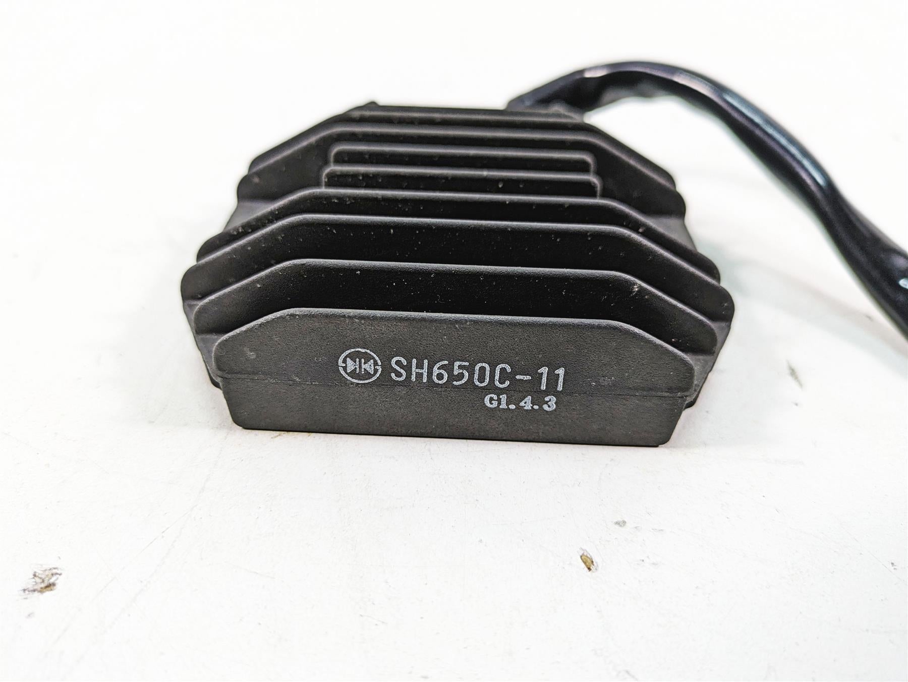 2002 Yamaha FZ1 FZS1000 Fazer Rectifier Voltage Regulator SH650C 5FL-81960-00-00 {{ shop.shopifyCountryName }} - Mototech271