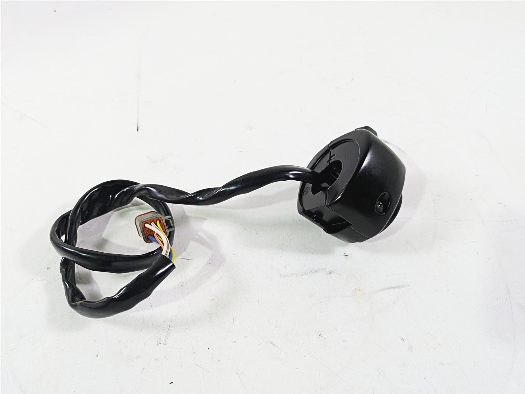 2006 Harley VRSCR Street V-Rod Left Hand Control Switch 71682-06A 71685-06A {{ shop.shopifyCountryName }} - Mototech271
