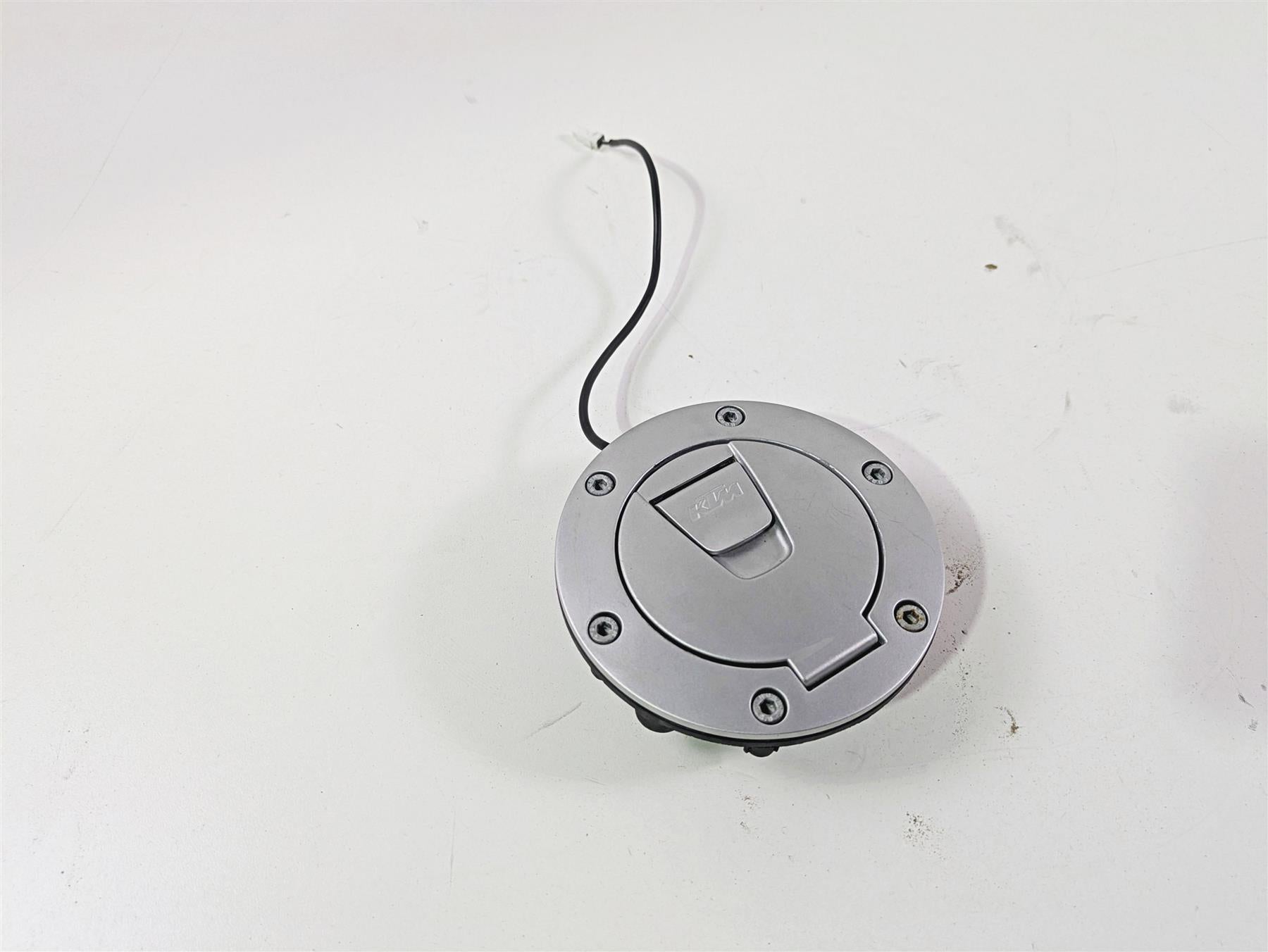 2018 KTM 1290 Super Duke R Keyless Fuel Gas Petrol Tank Cap 61607008000 {{ shop.shopifyCountryName }} - Mototech271