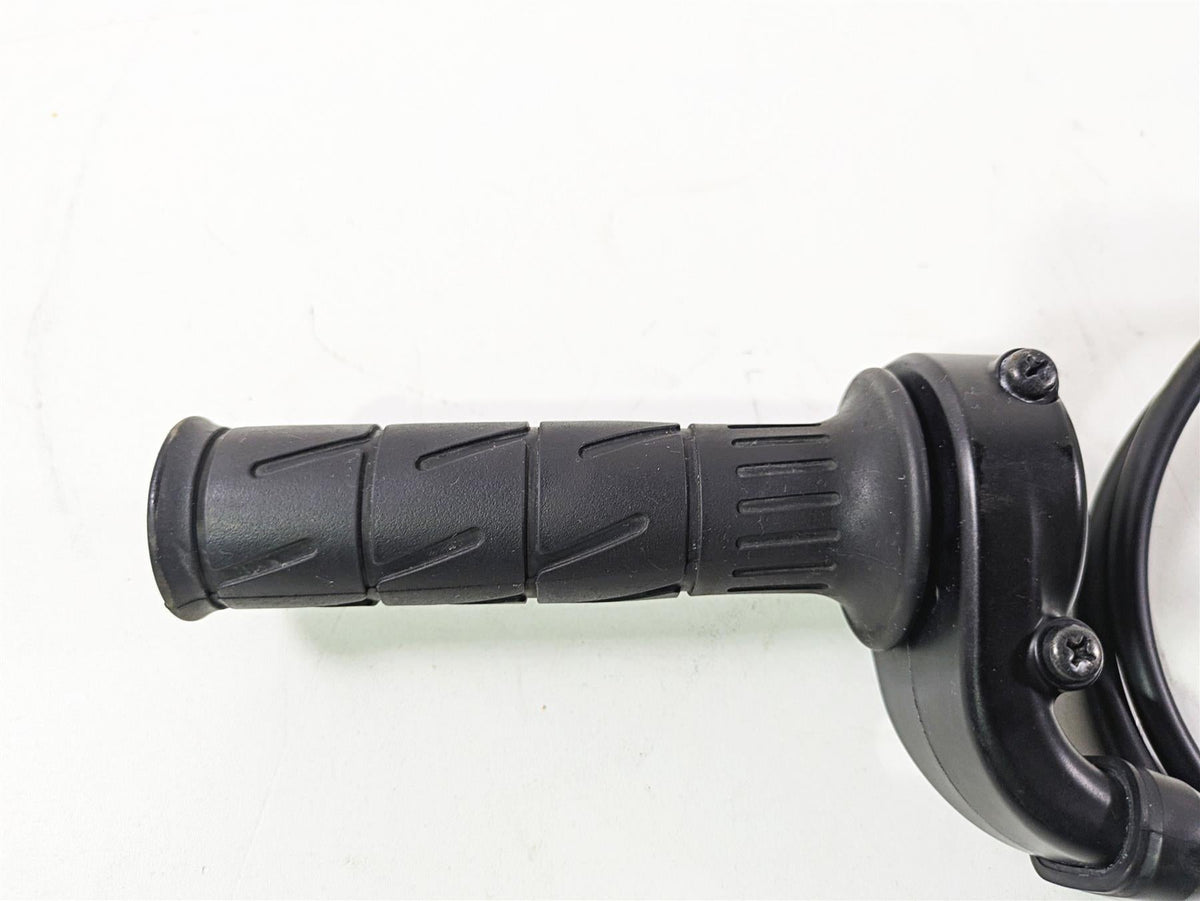 2022 Kawasaki ZR900RS Cafe Throttle Grip & Cable Set 2099-0049 46019-0001 {{ shop.shopifyCountryName }} - Mototech271